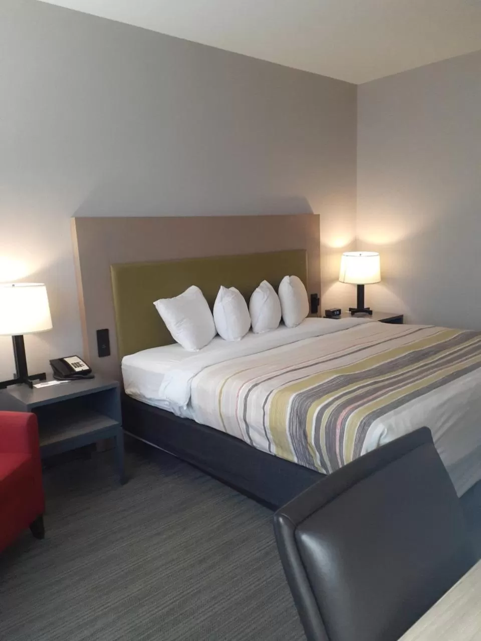 Bed in Country Inn & Suites by Radisson, Freeport, IL