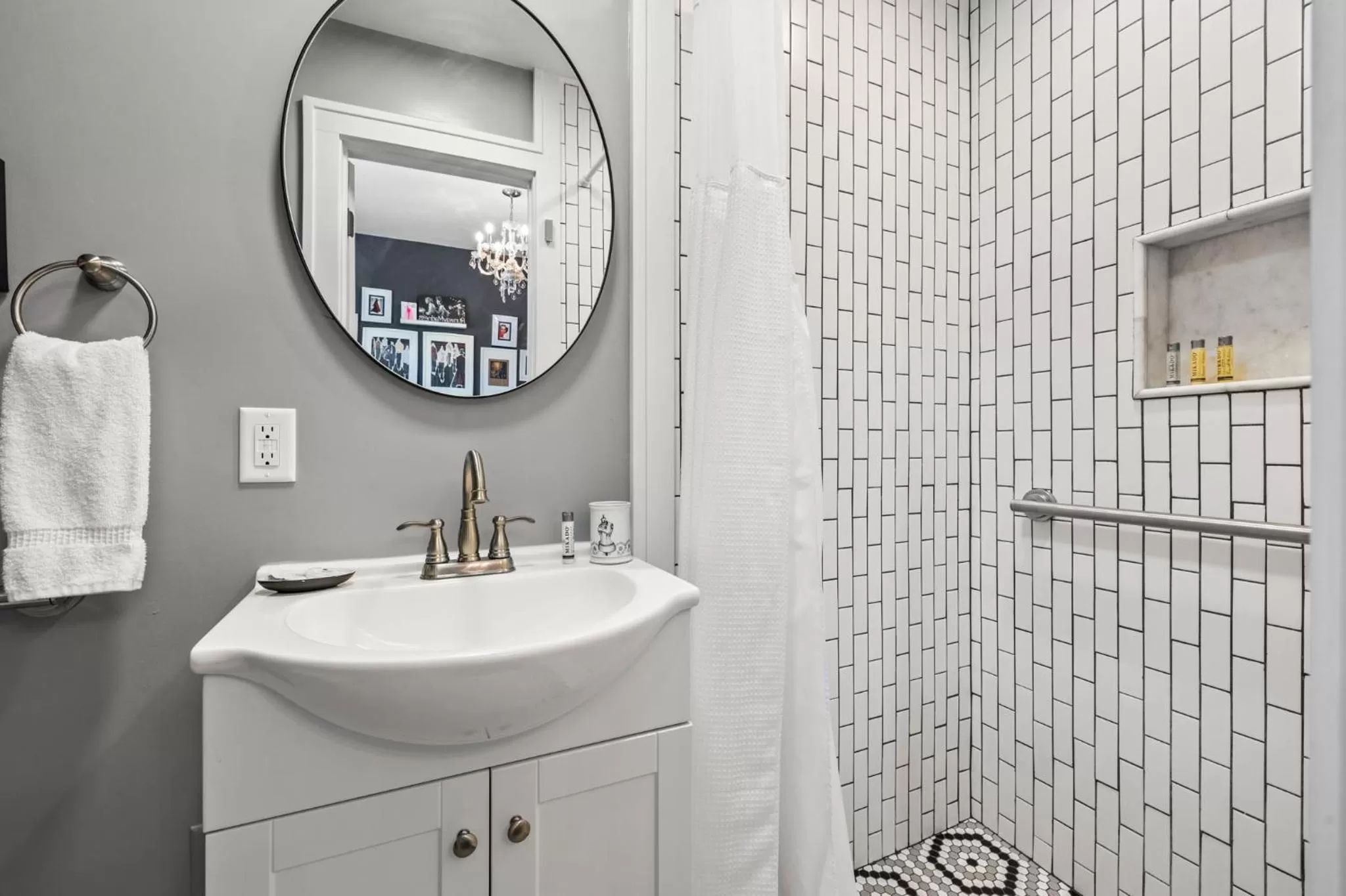 Shower in The Kenwood Gables Boutique B&B