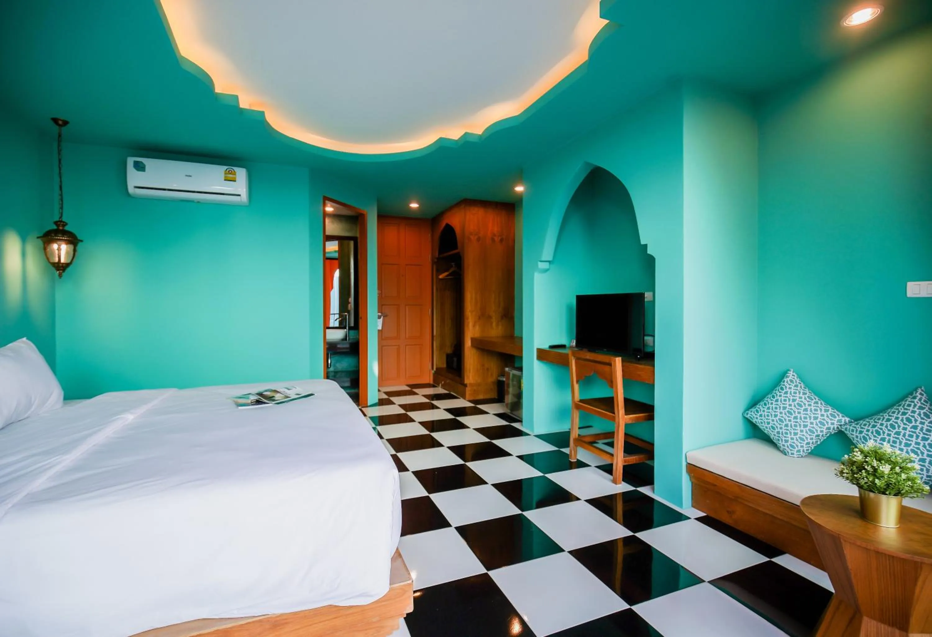 Photo of the whole room, Bed in Khaleej Mass Hotel Patong