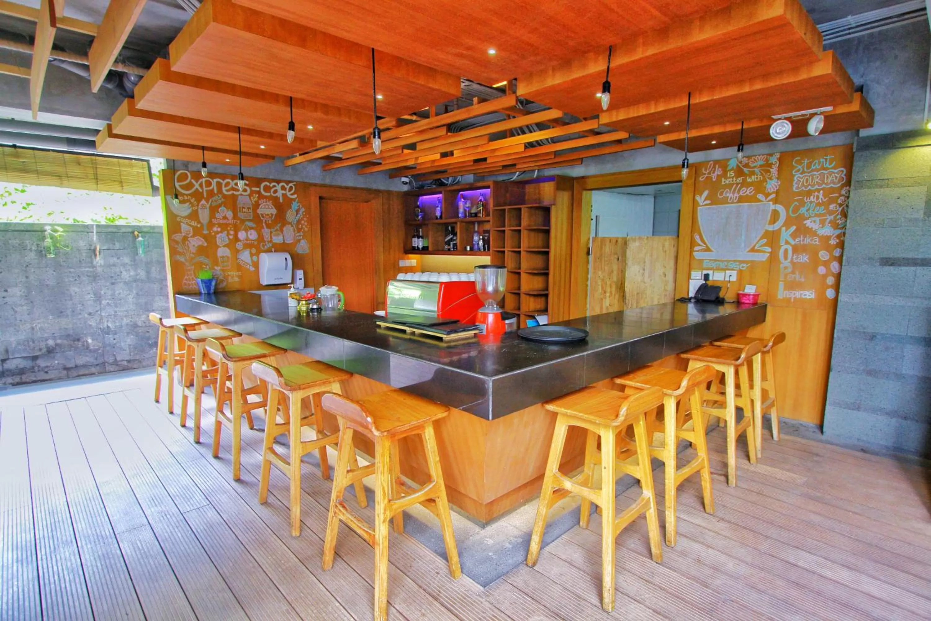 Lounge or bar in Swiss-Belexpress Kuta Legian