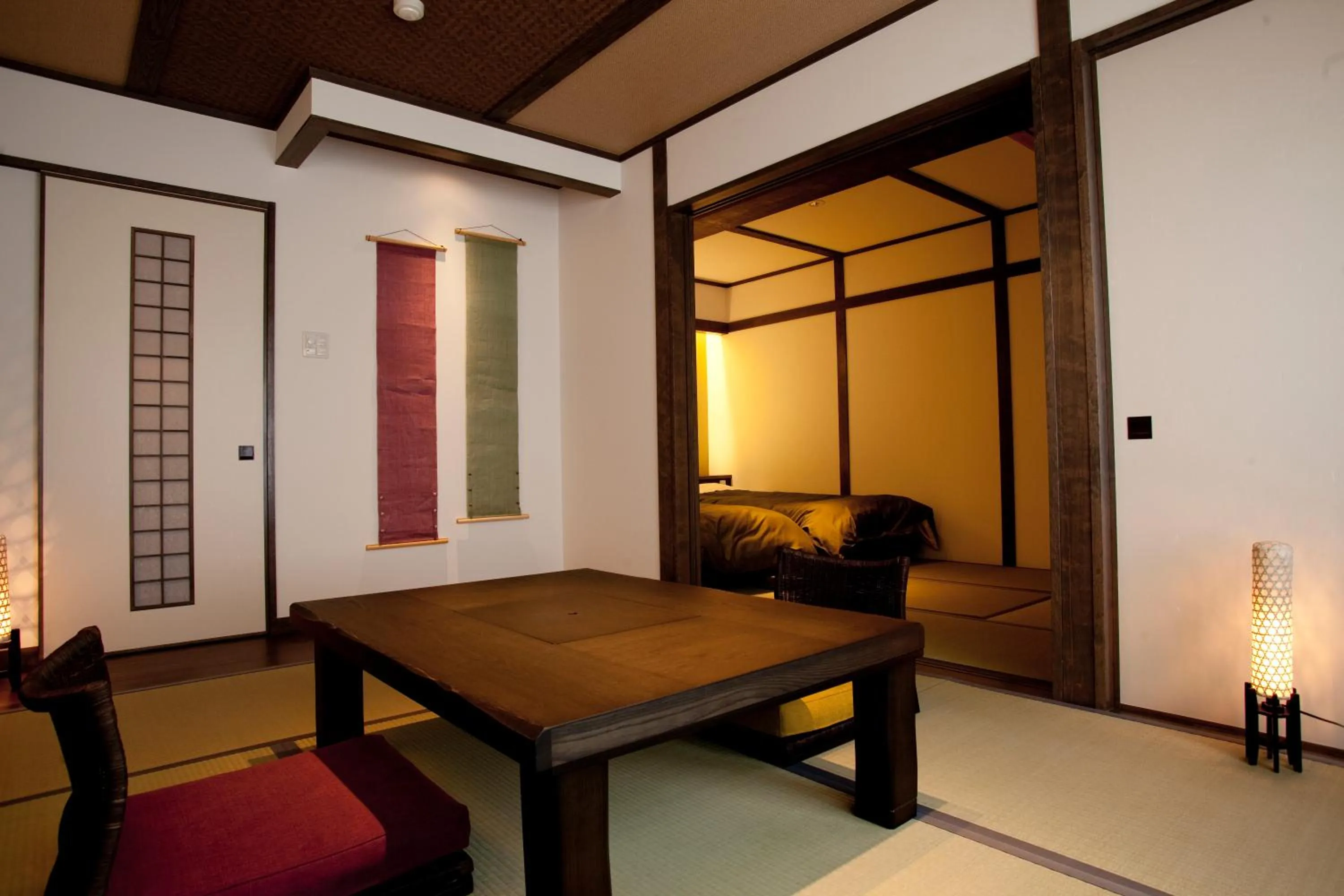 Photo of the whole room, Bed in Sakaeya