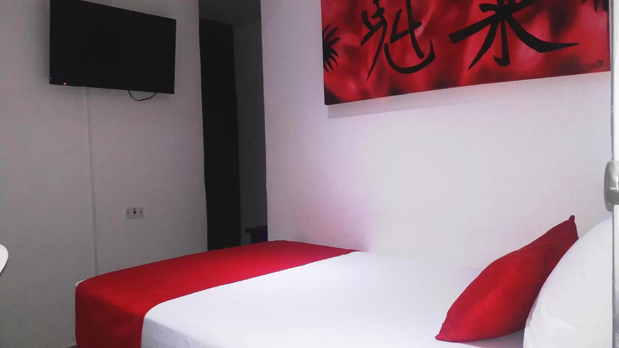 Bedroom, Bed in Hotel Cafe Plaza