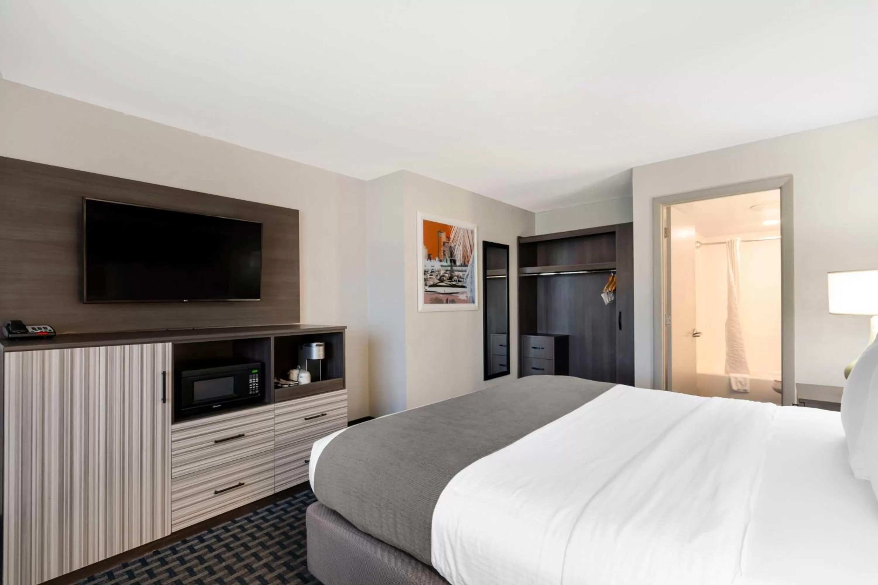 Bedroom, Bed in Best Western Plus Daytona Inn Seabreeze