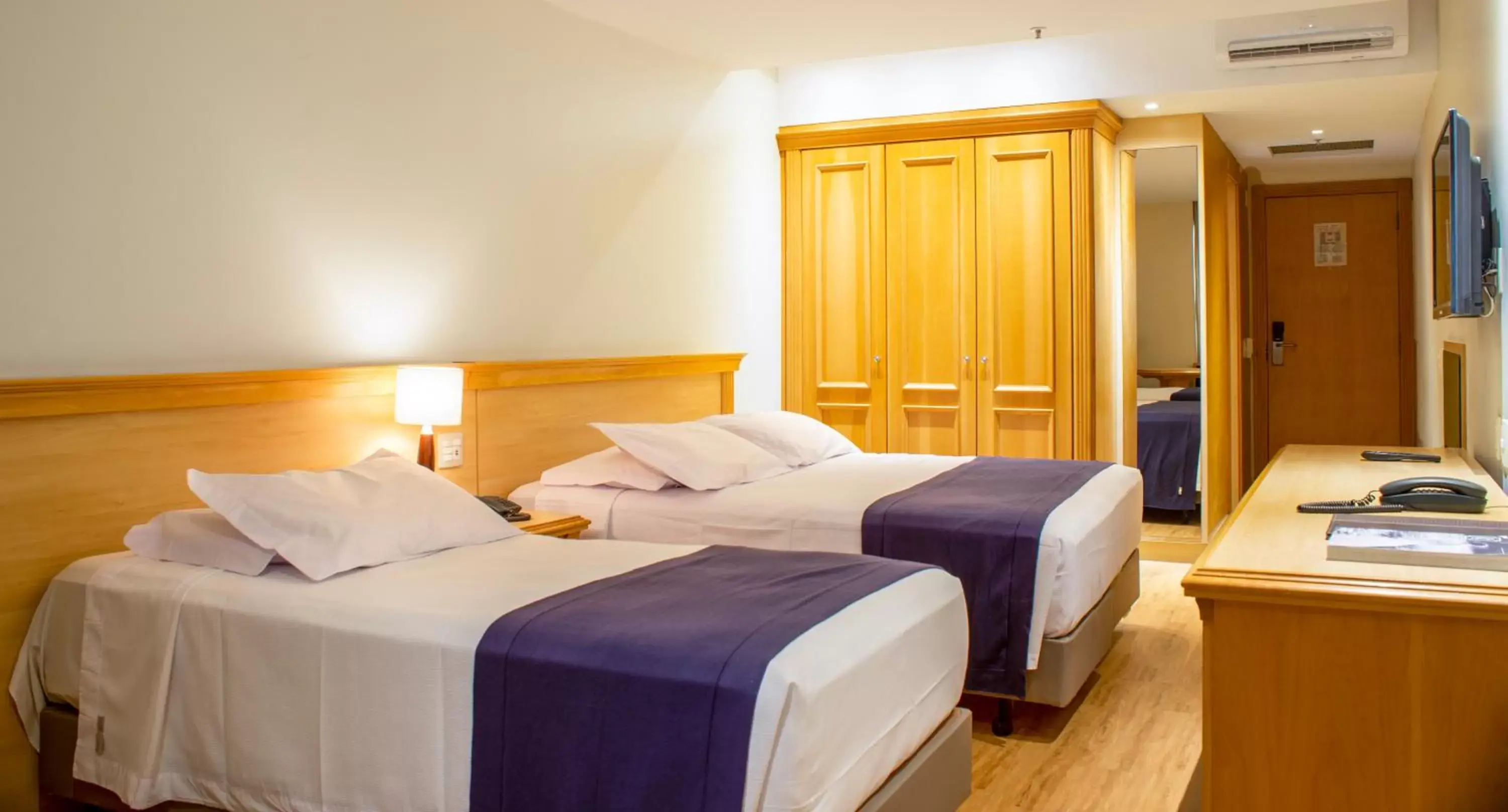 Deluxe Twin Room in Mar Palace Copacabana Hotel Deluxe Twin Room in Mar Palace Copacabana Hotel