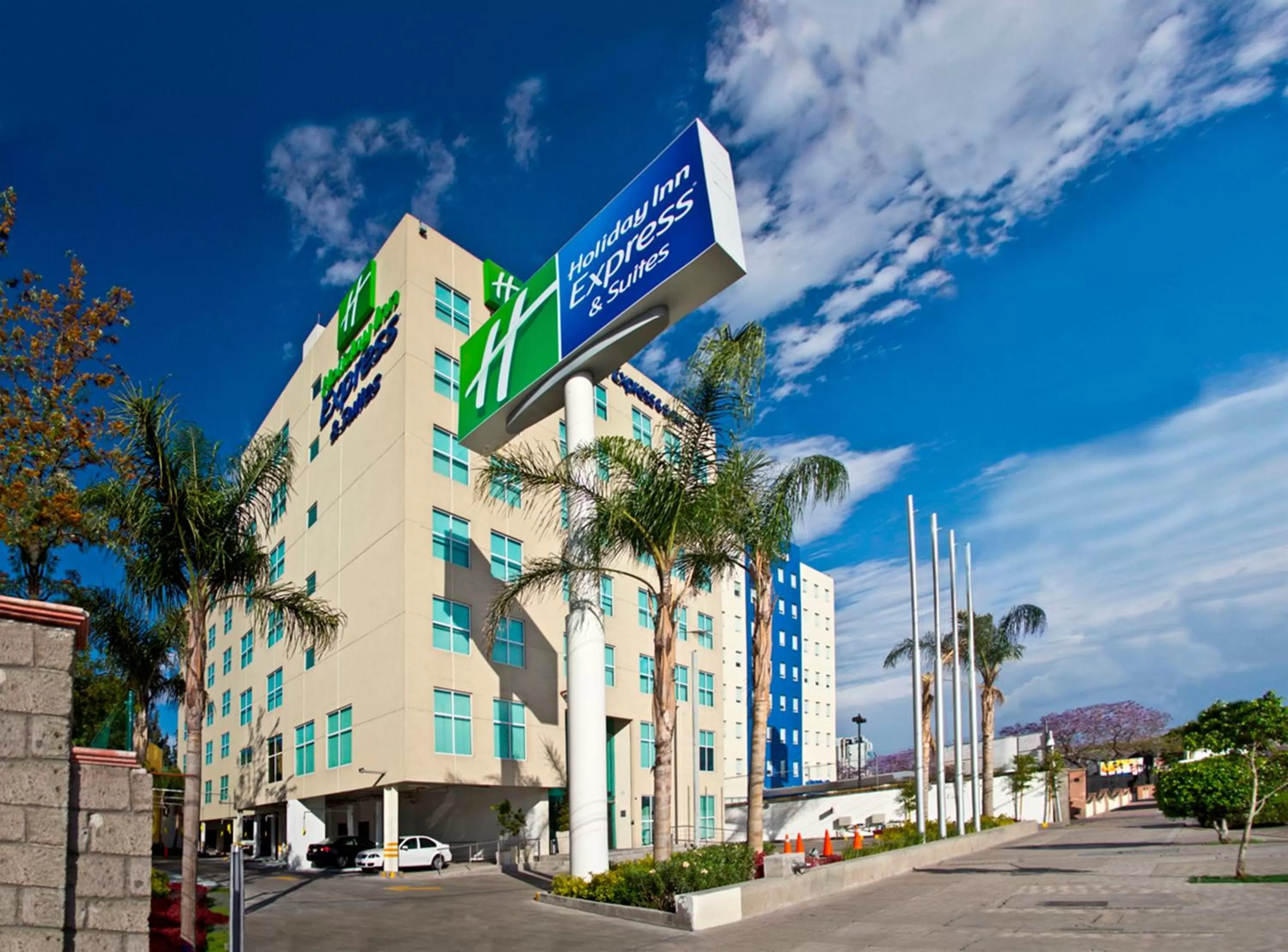 Property building in Holiday Inn Express & Suites Queretaro by IHG