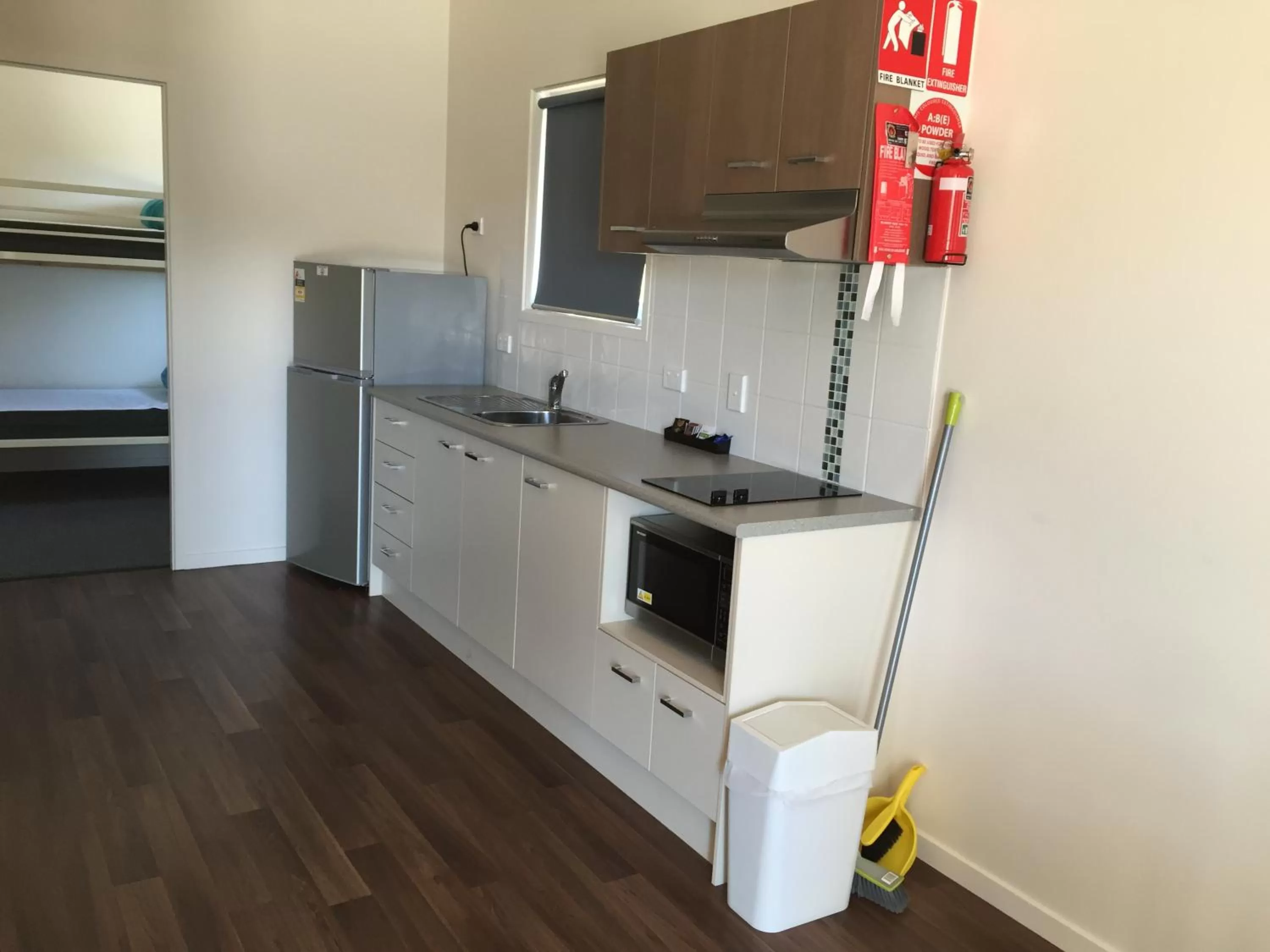 Kitchen or kitchenette in Peace Resorts - Jervis Bay Holiday Cabins in Sussex Inlet