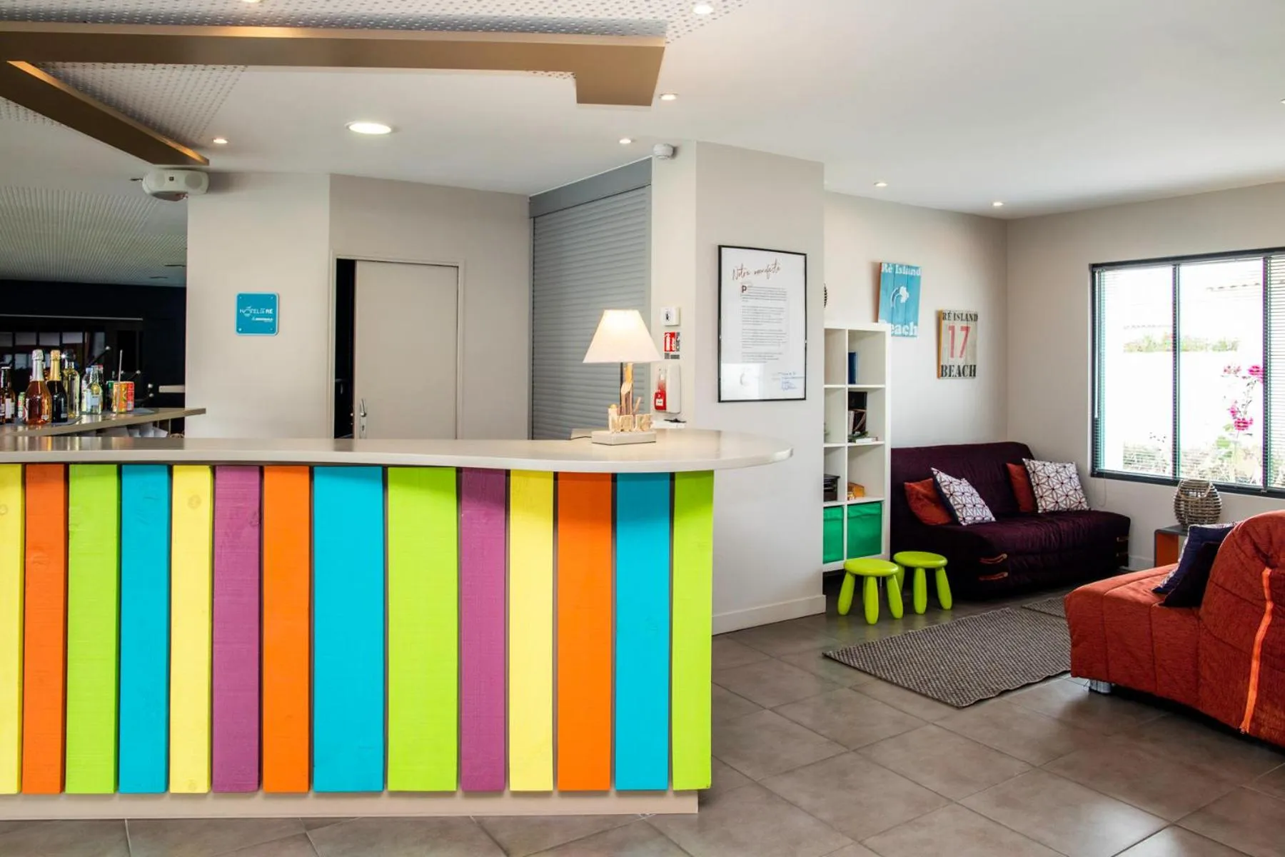 Lounge or bar in Hôtel de Ré, "The Originals Résidence"