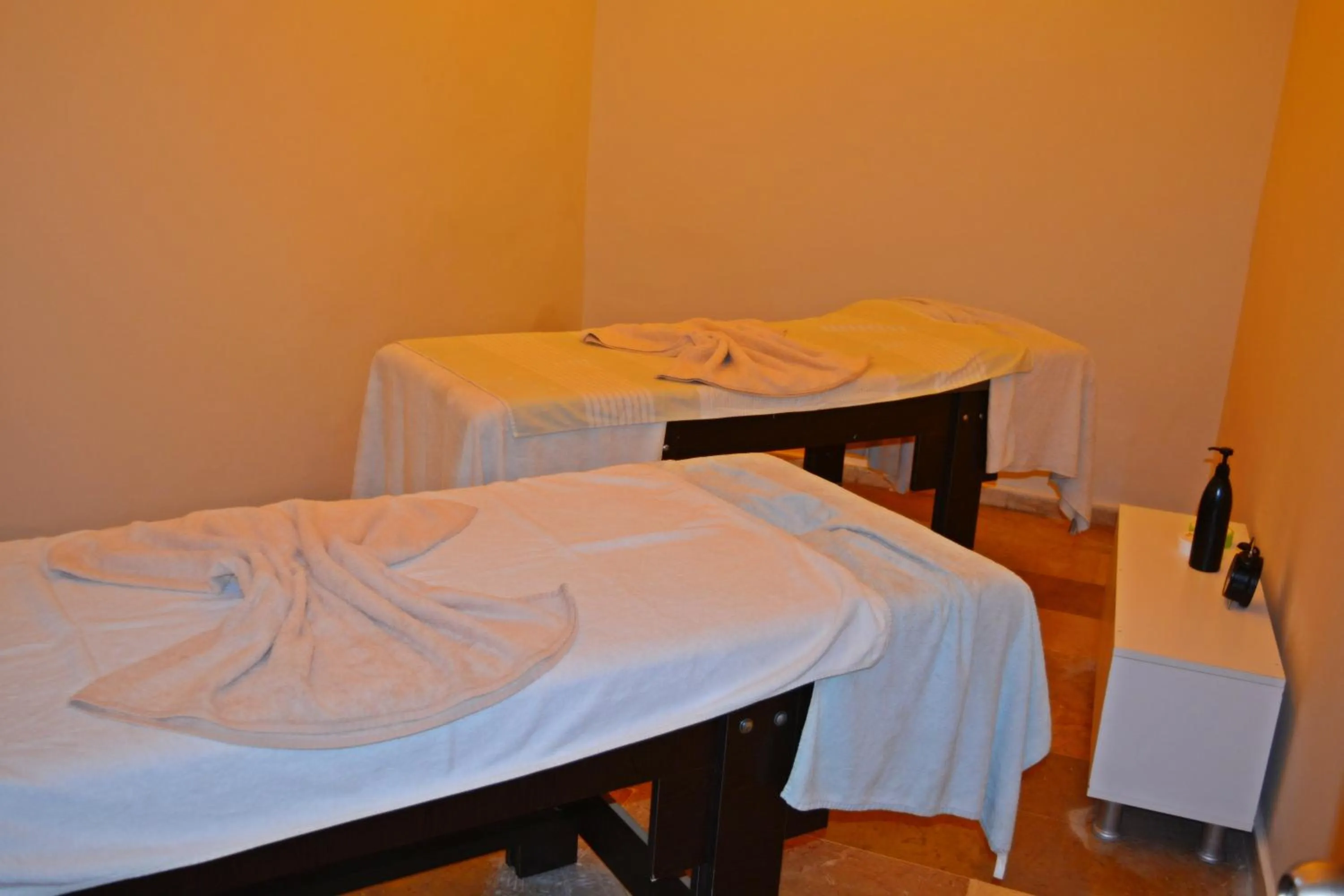 Bed in Clover Magic Park Side Hotel