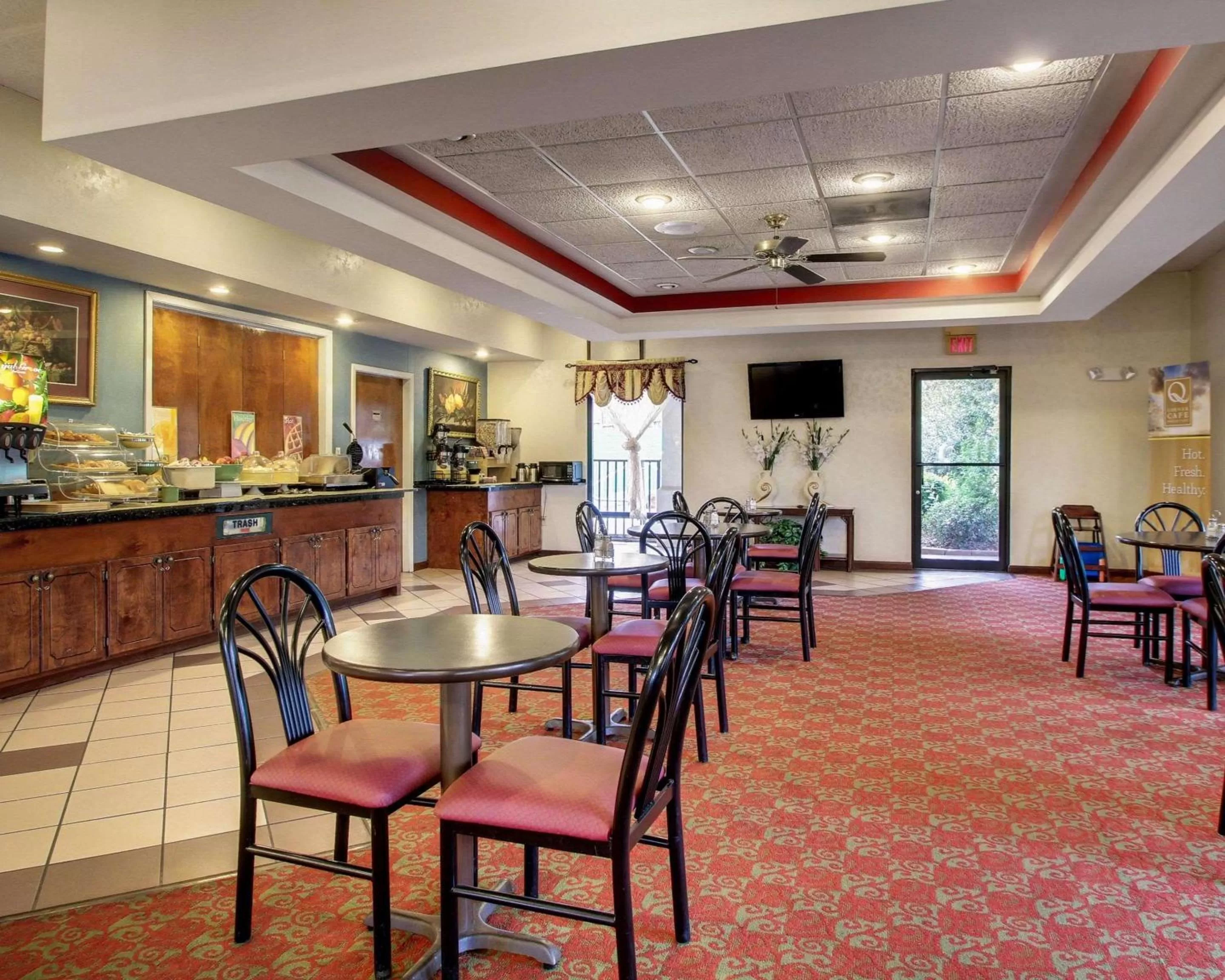 Restaurant/places to eat in Quality Inn & Suites Clinton - Jackson West