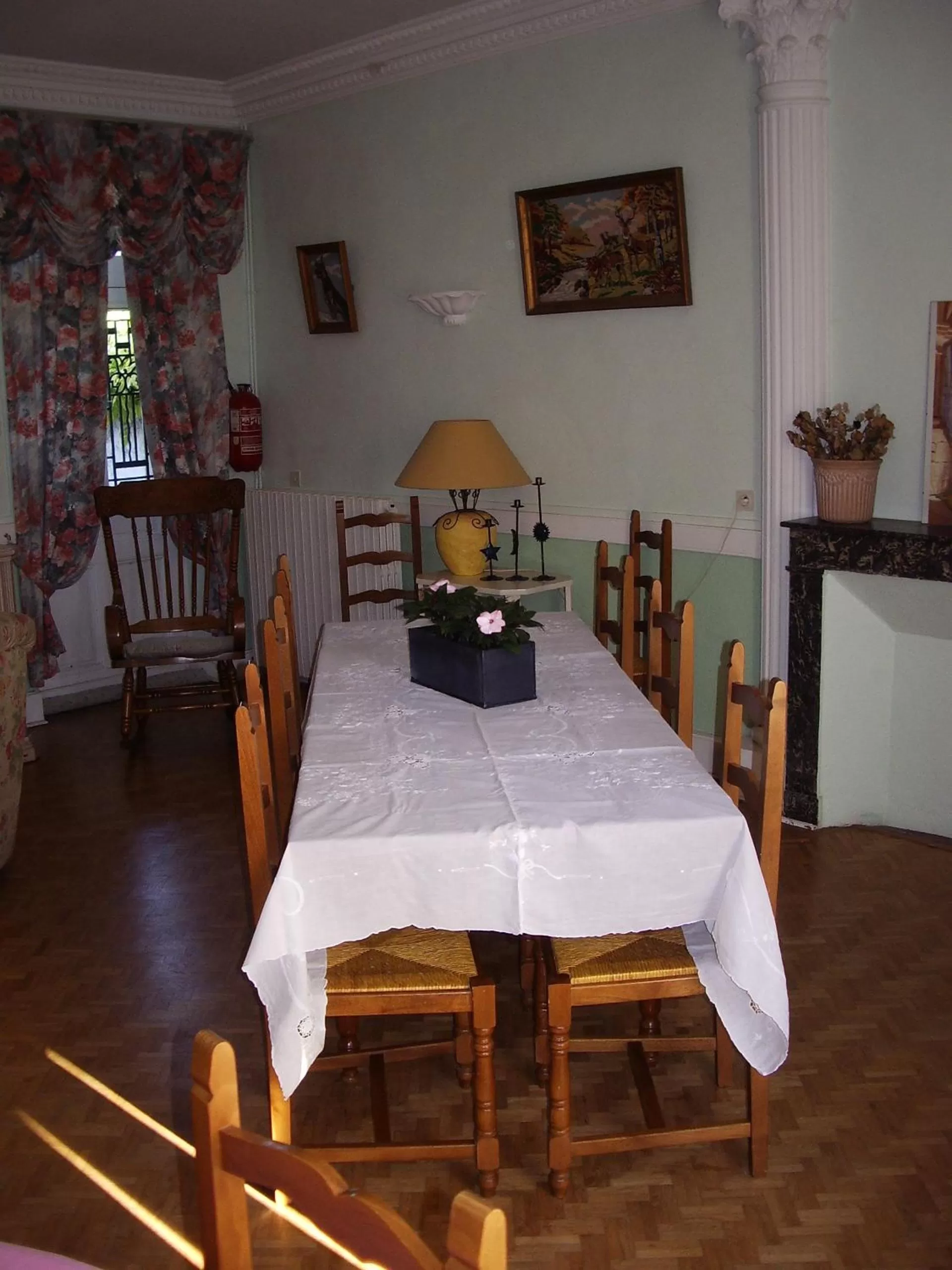 Library in Les Glycines