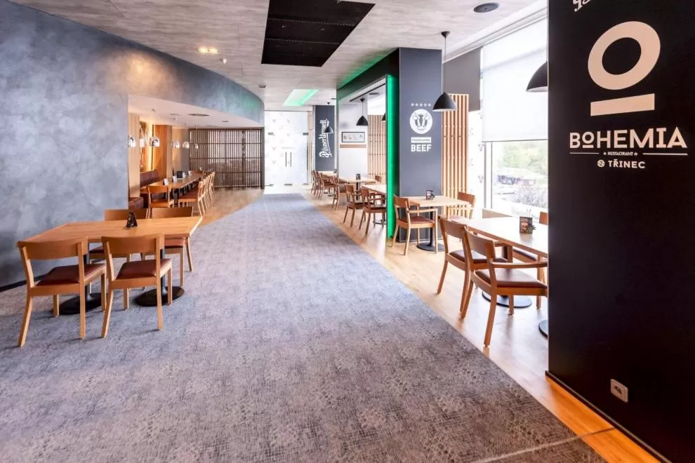 Restaurant/Places to Eat in STEELHOUSE Hotel