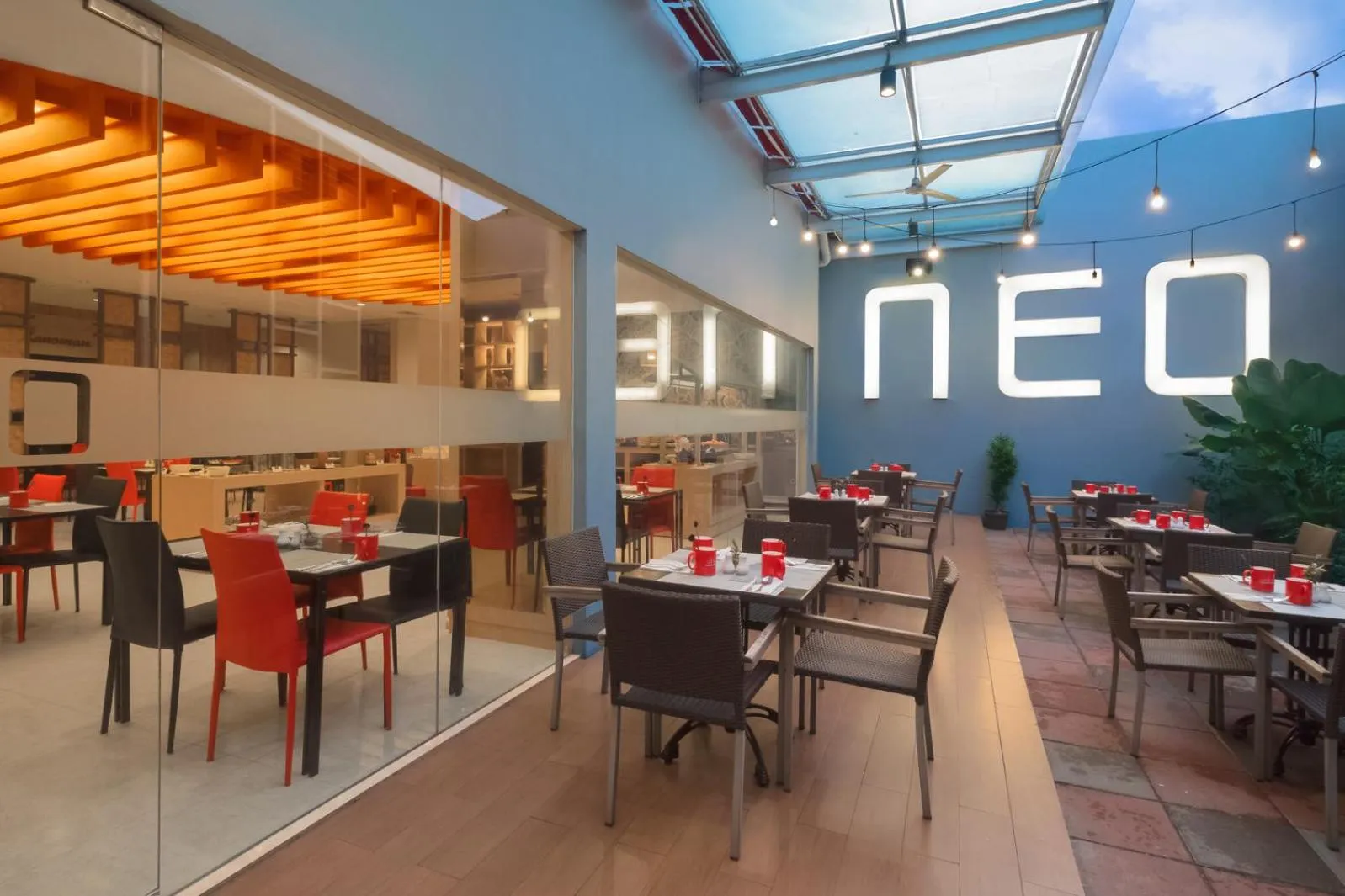 Restaurant/places to eat in Hotel NEO Cirebon by ASTON