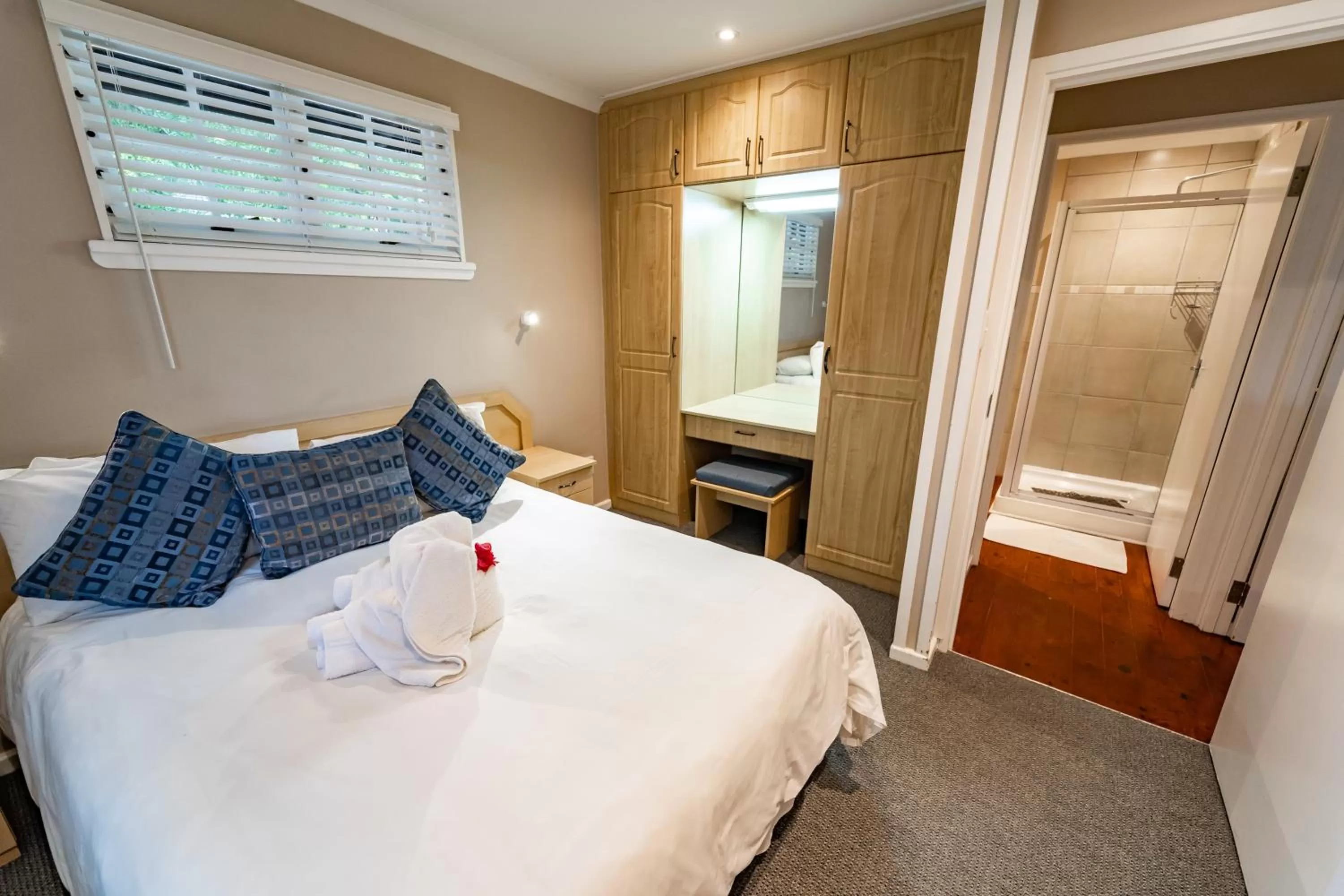 Bedroom, Bed in Gooderson Knysna Chalets