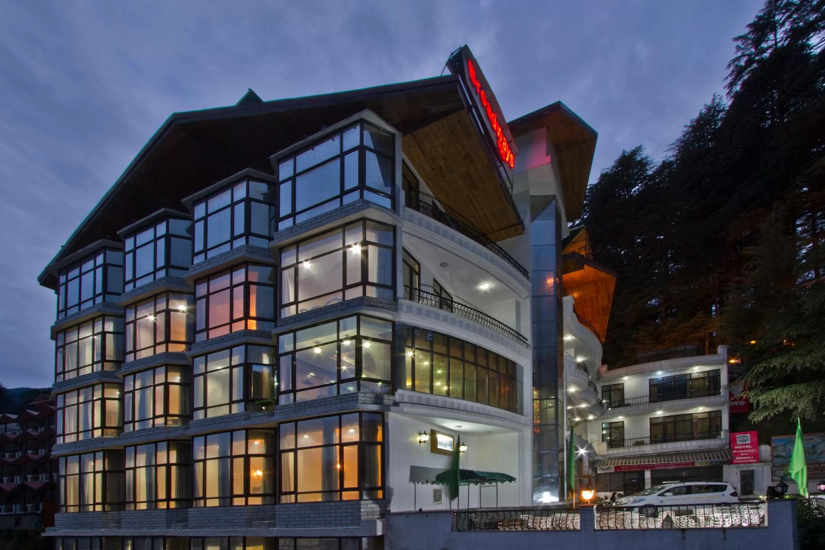 Property building in Hotel Broadways Inn