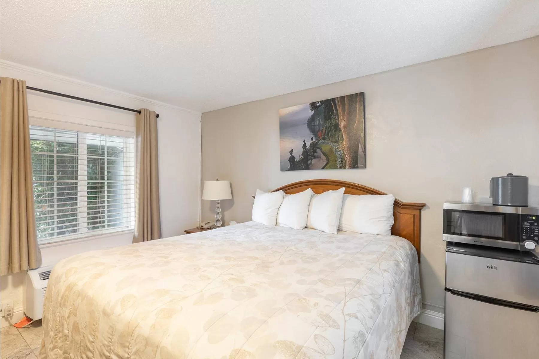 Bed in Vineyard Valley Inn