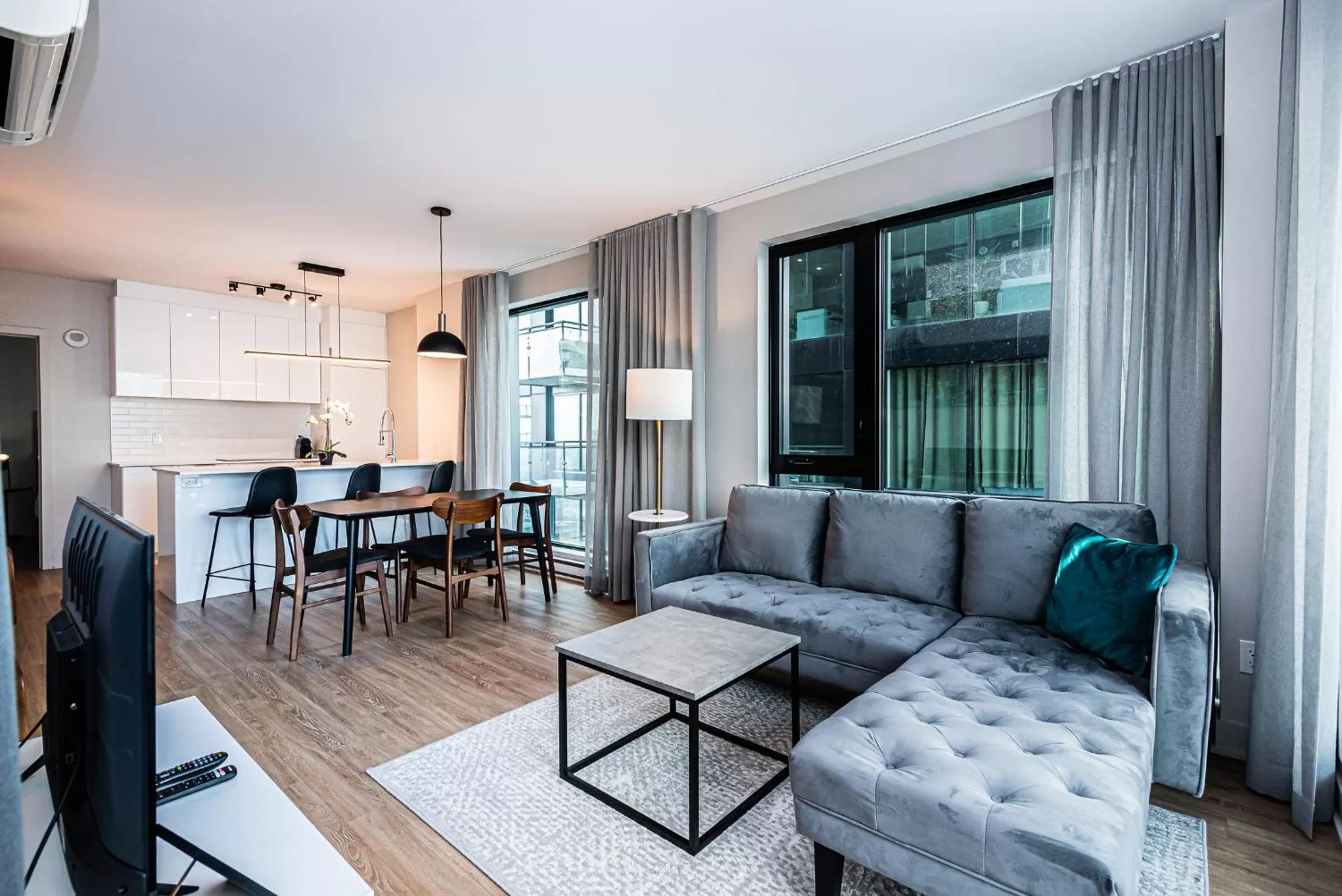 TV and multimedia in WERFY Luxury Apart-Hotel