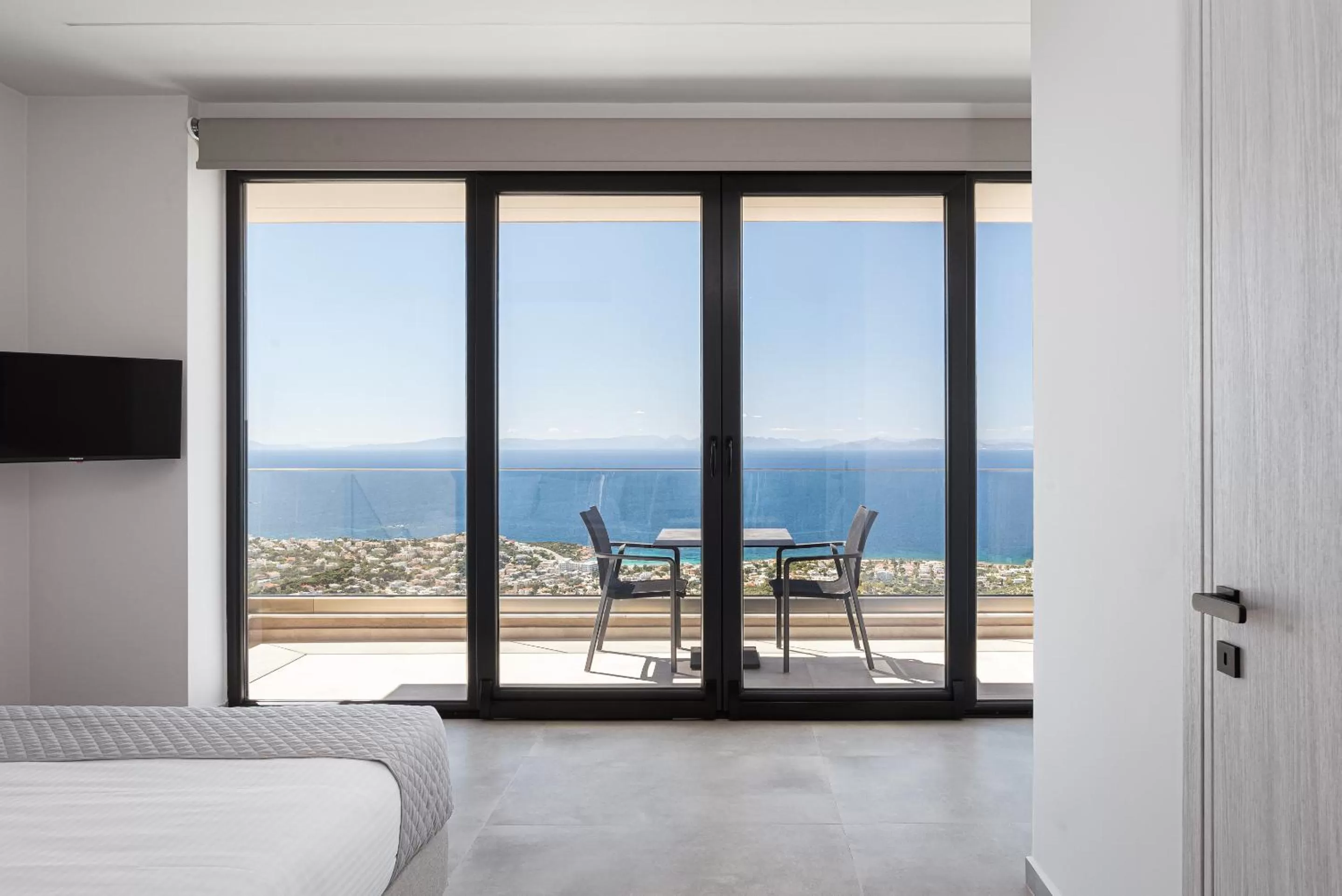 TV and multimedia in Saronida Hills