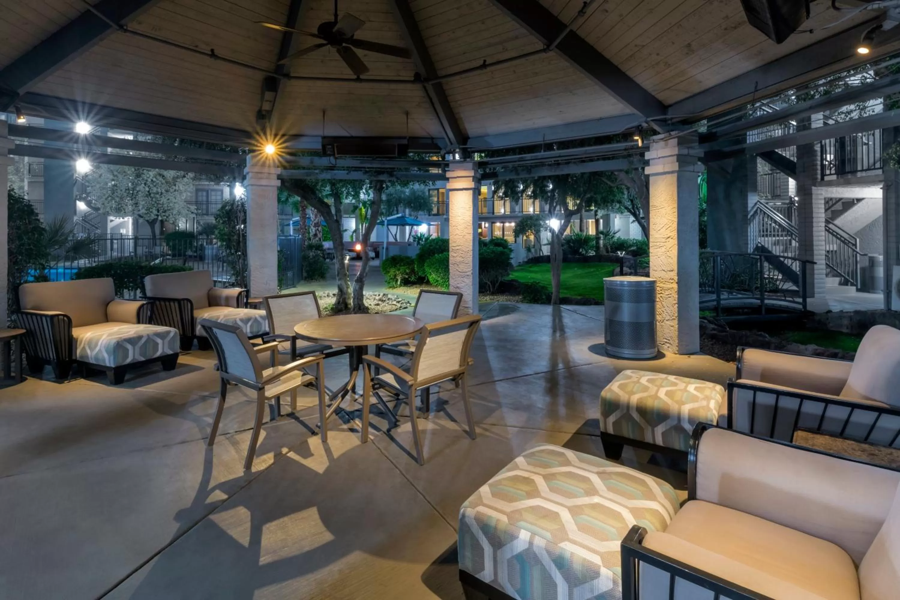 Meeting/conference room in Holiday Inn and Suites Phoenix Airport North by IHG