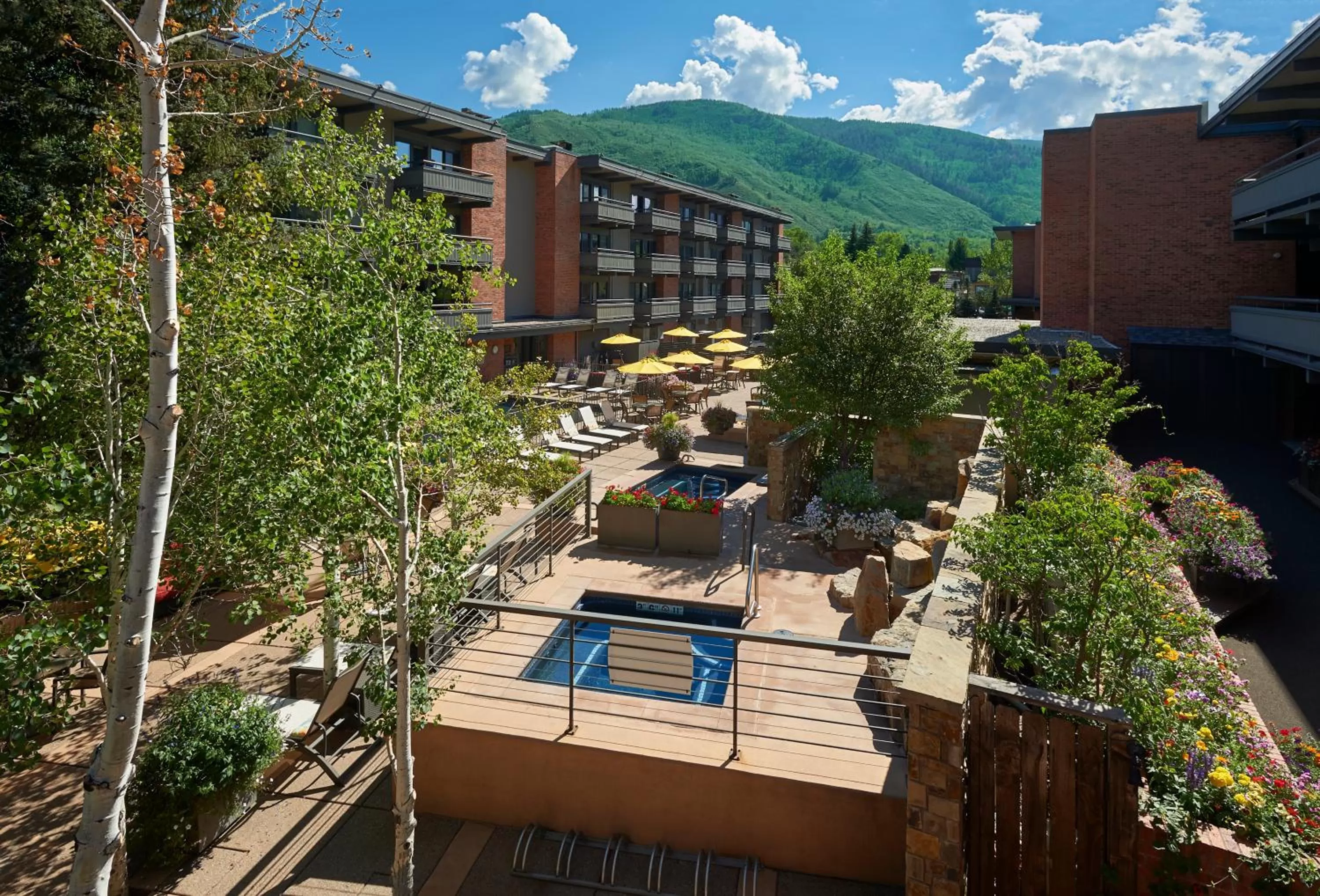 Property building in Aspen Square Condominium Hotel