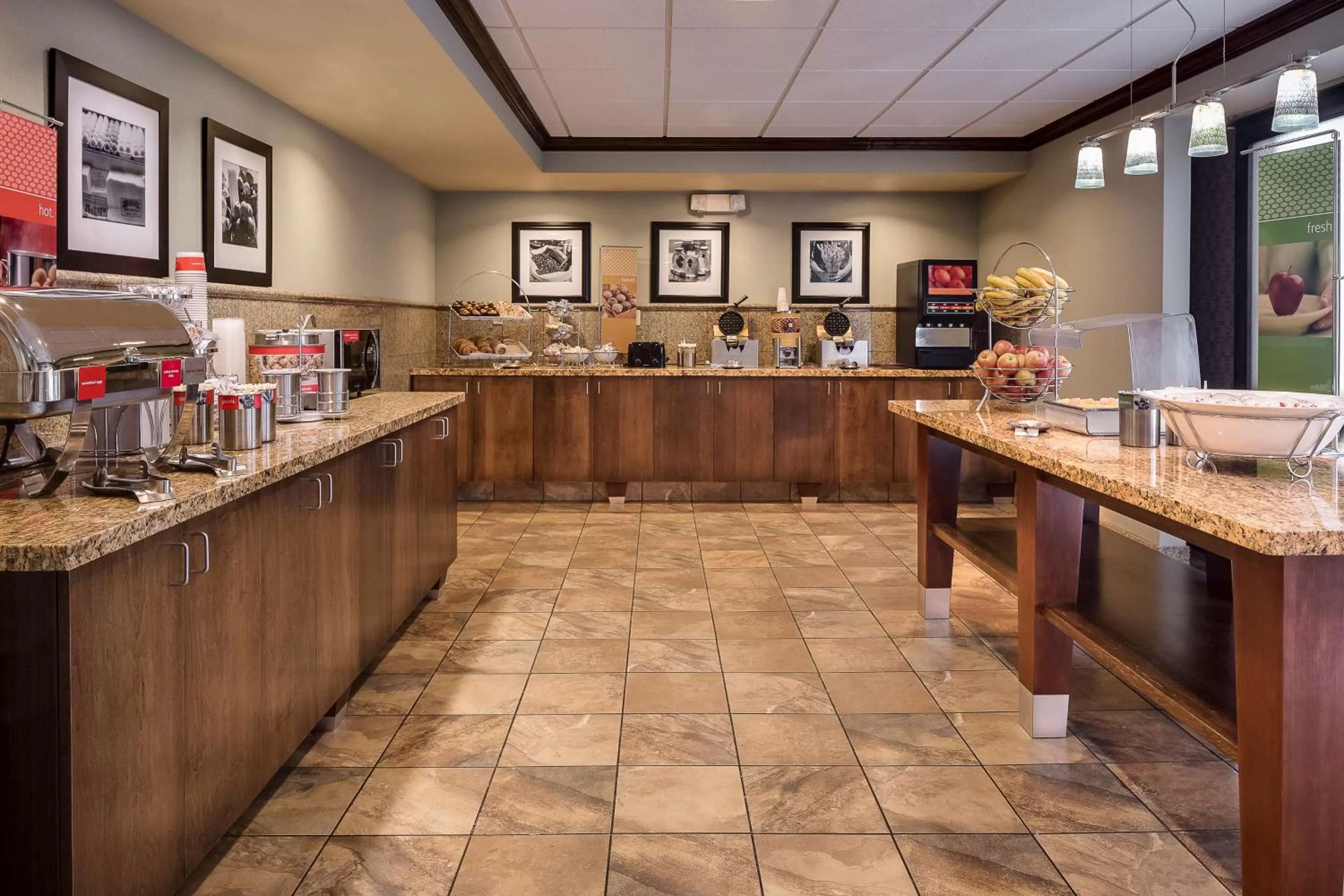 Restaurant/places to eat in Hampton Inn and Suites - Lincoln Northeast