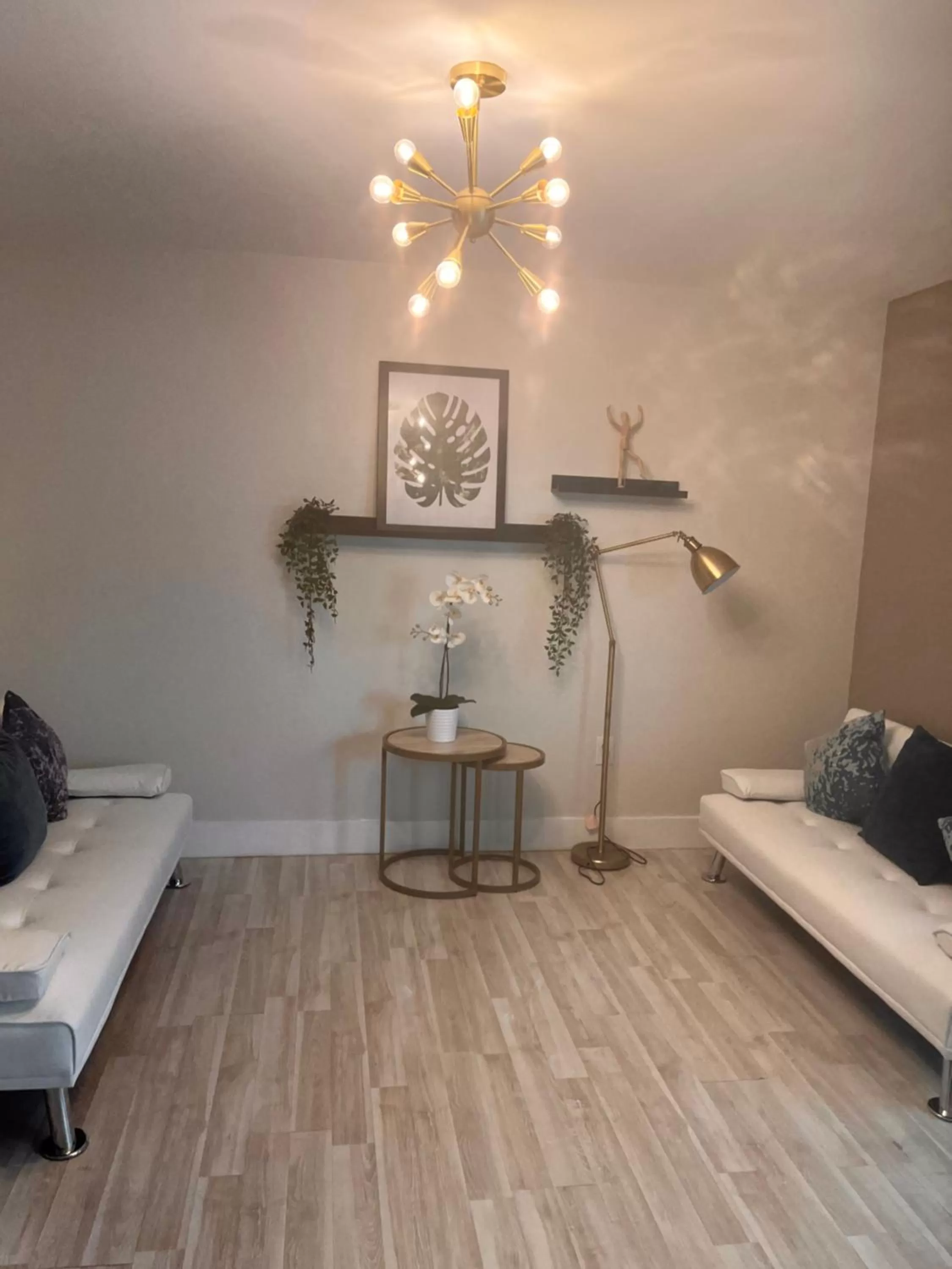 Living room, Seating Area in Suites at The Strand on Ocean Drive