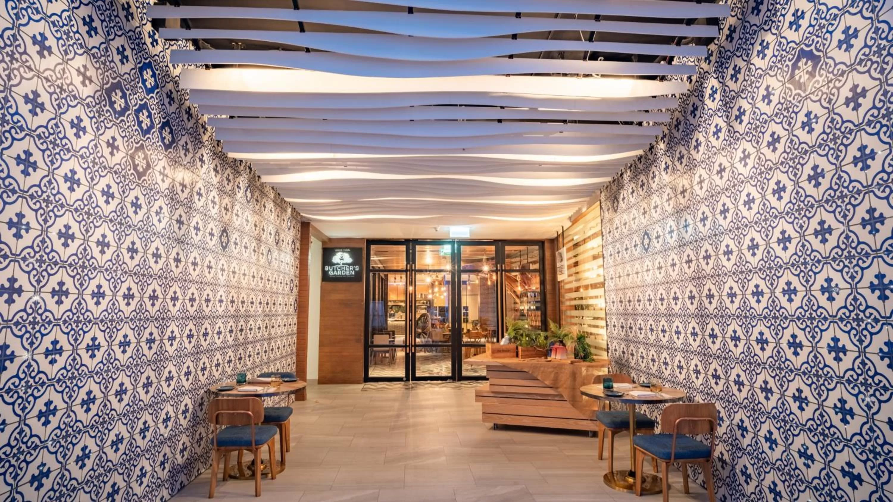 Restaurant/places to eat in Hotel Indigo Phuket Patong by IHG