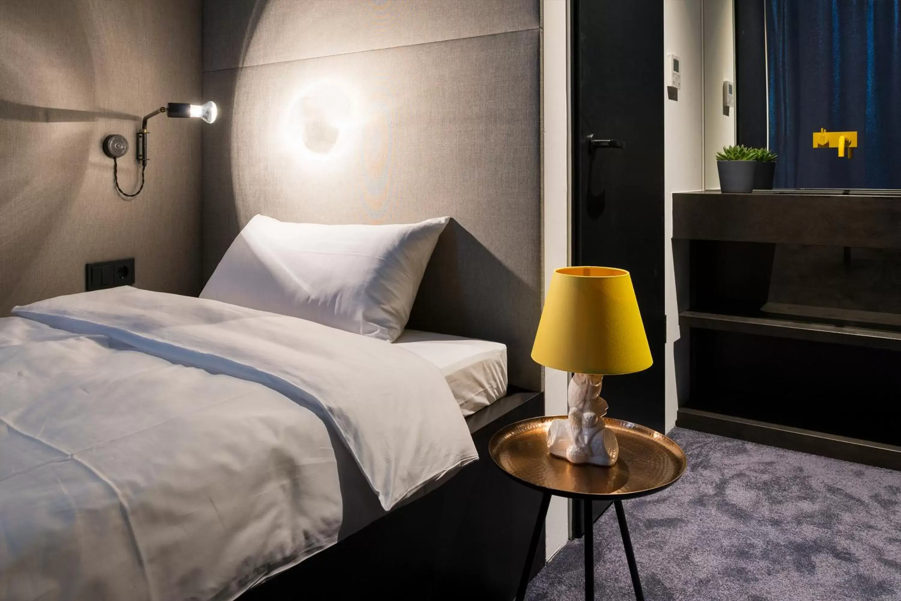 Single Room in The Flushing Meadows Hotel Single Room in The Flushing Meadows Hotel