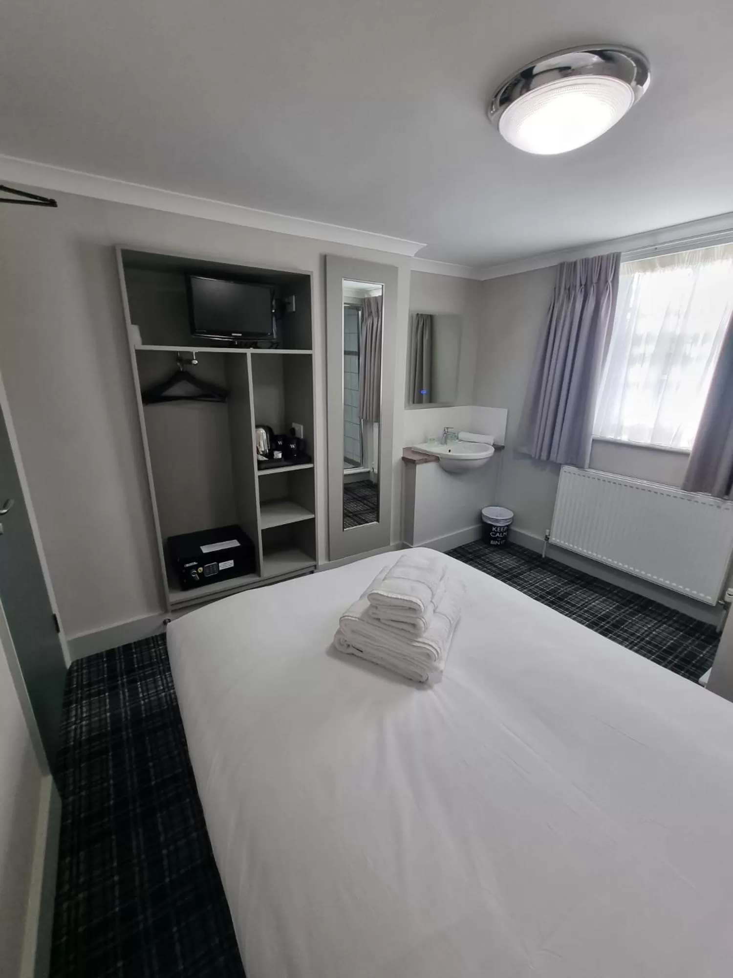 Bed in Howard Winchester Hotel