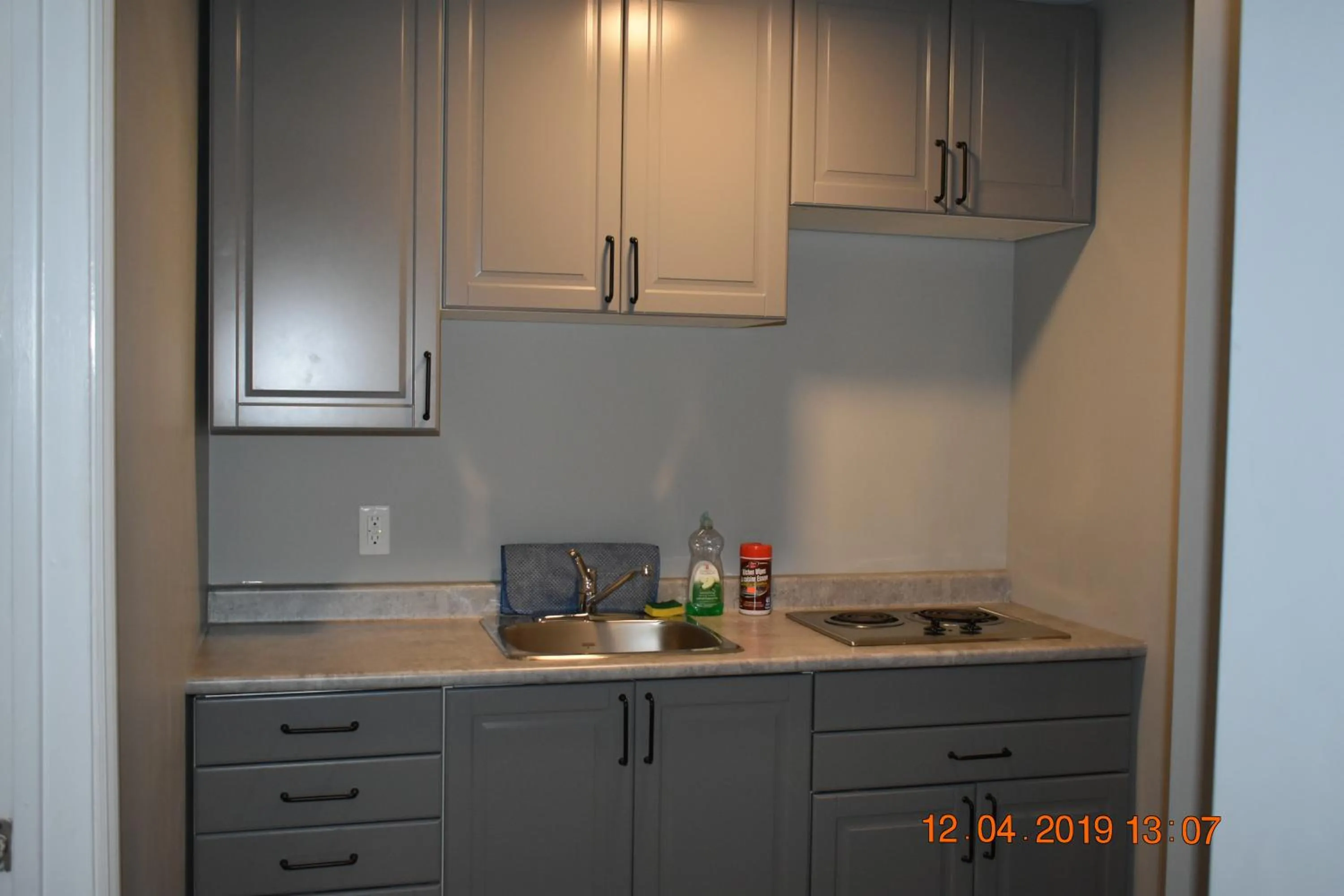 Kitchen or kitchenette in Time Travellers Motel