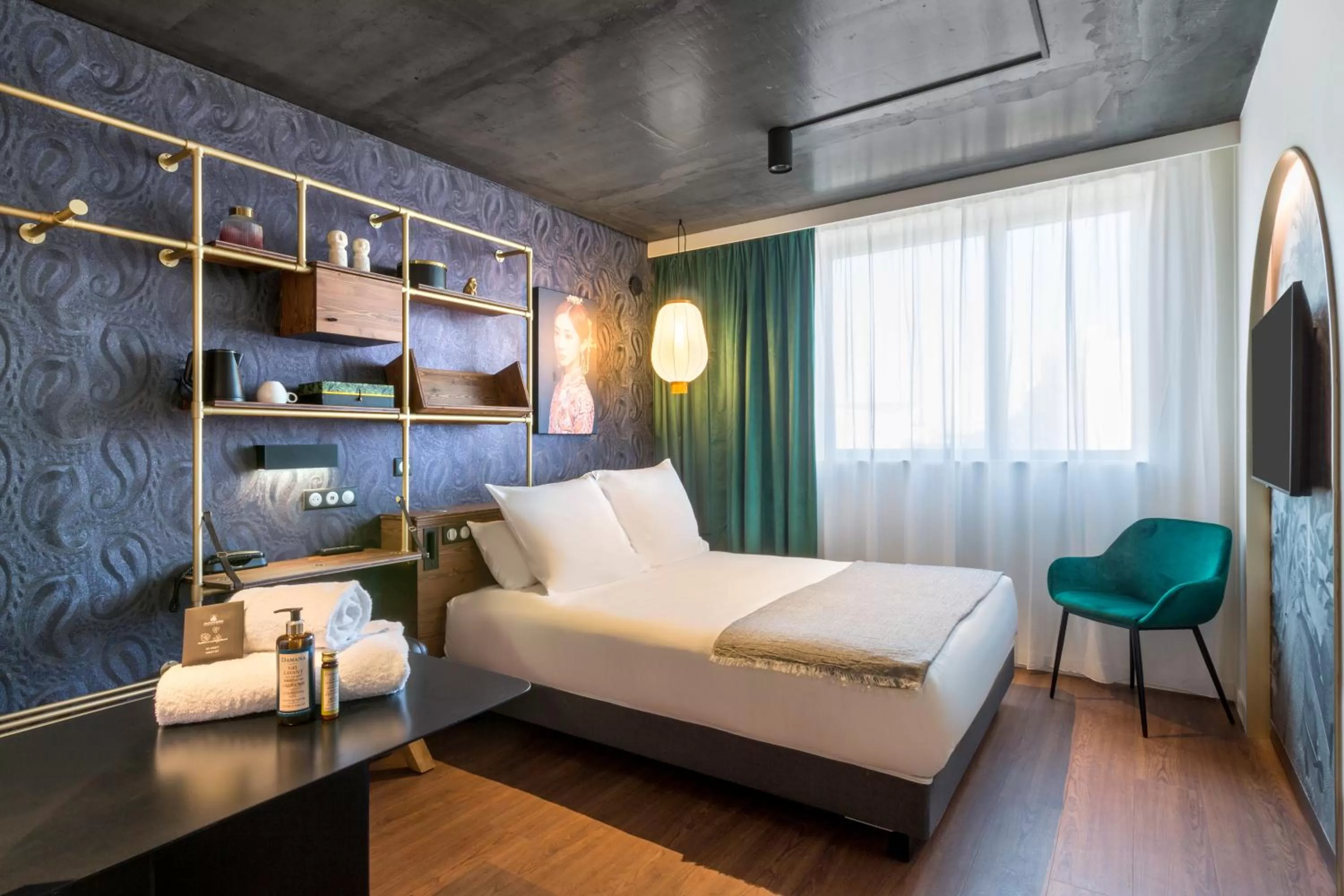 Shower, Bed in Aiden by Best Western Lorient Centre