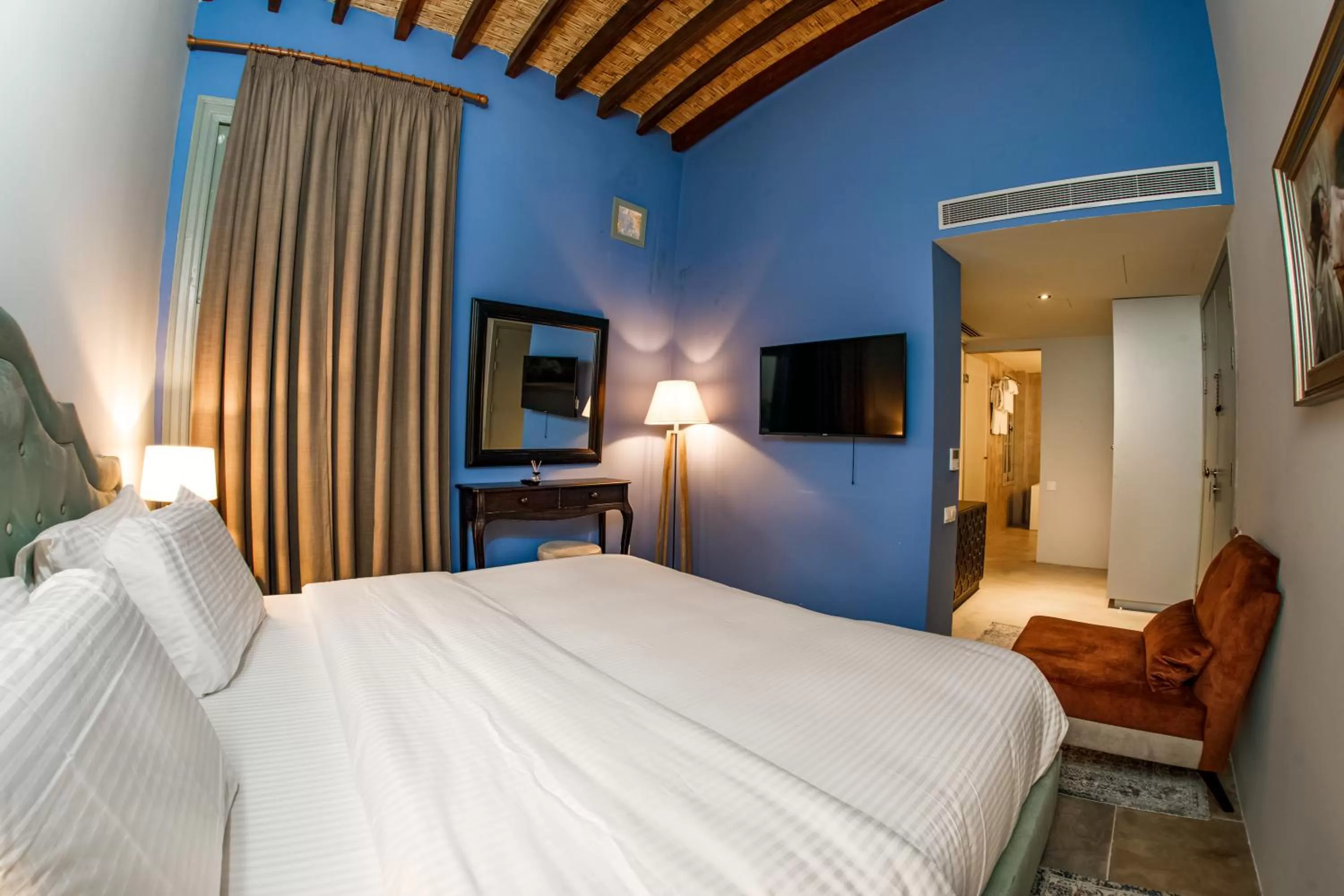 Photo of the whole room, Bed in Madama Residence