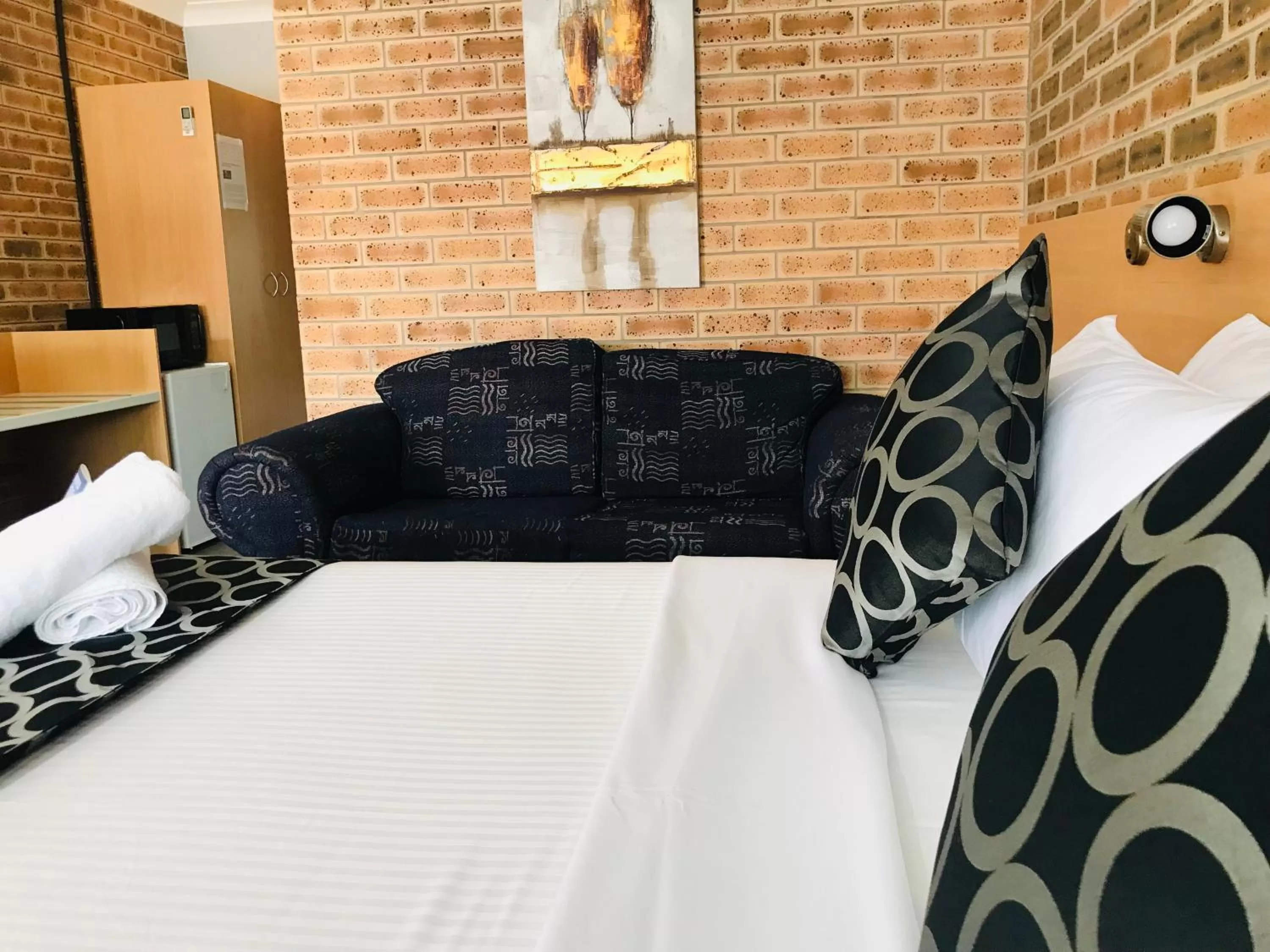 Bed in Jumbuck Motor Inn