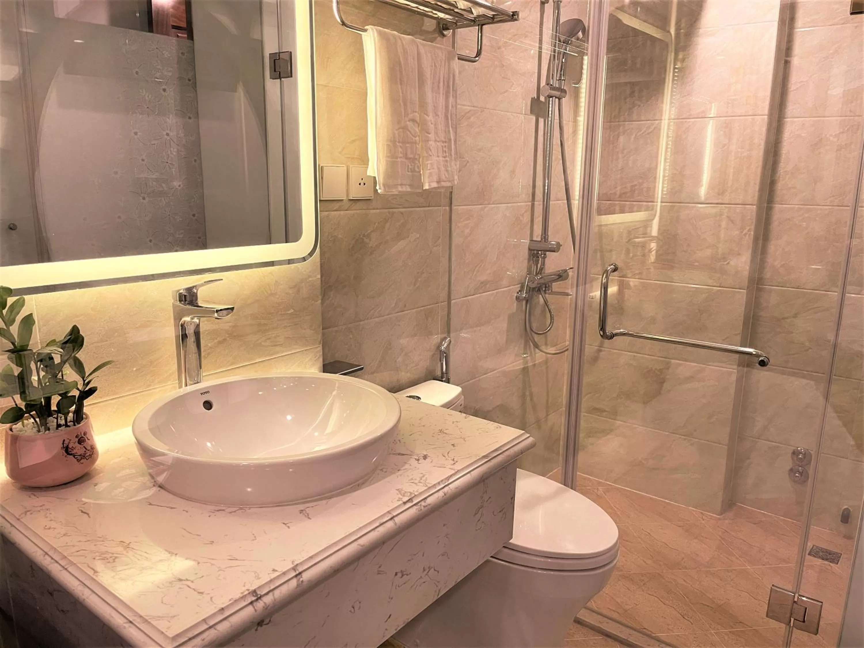 Bathroom in DE LA SOIE Hotel & Travel