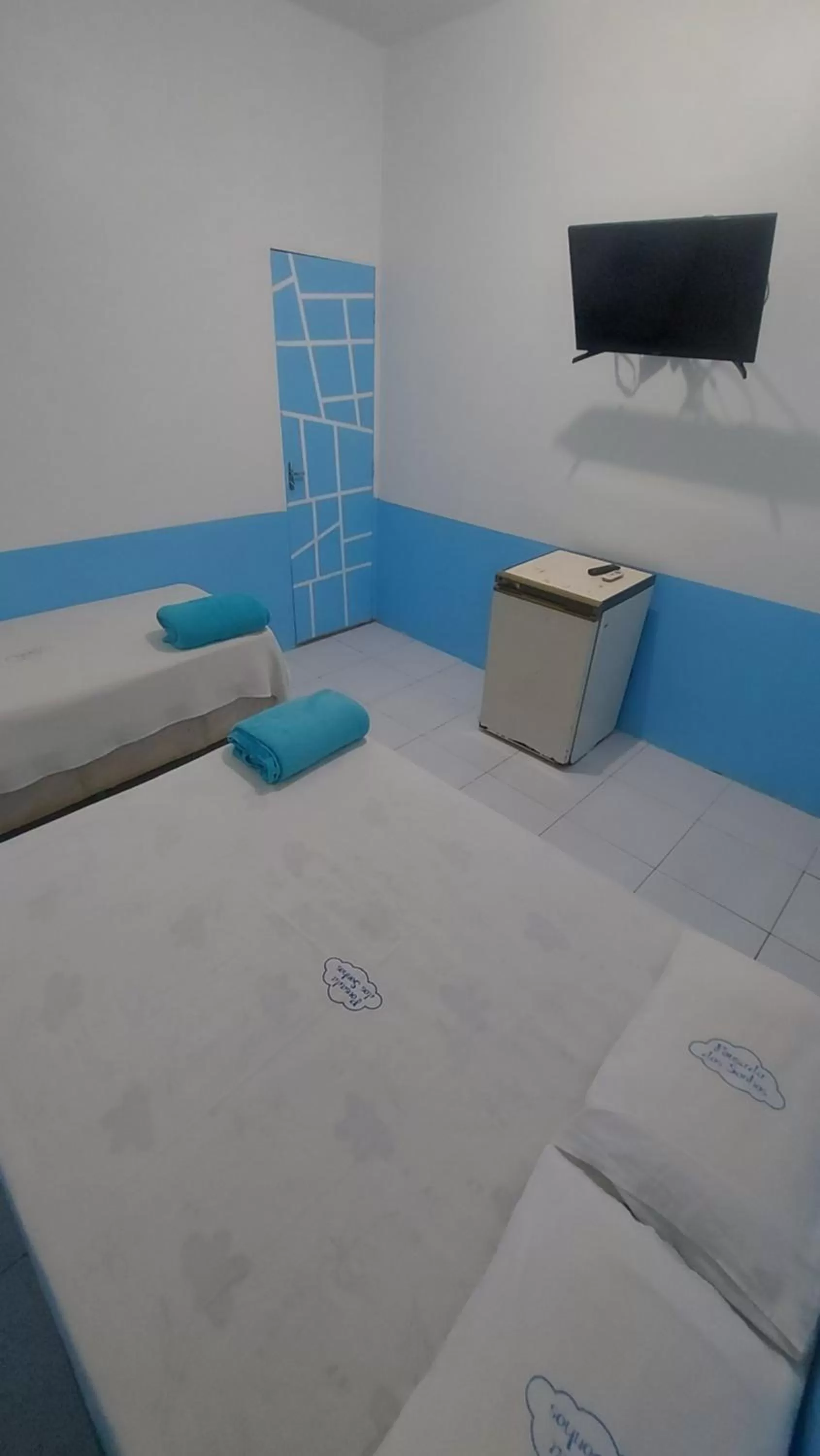 Bed, TV/Entertainment Center in Hotel Pousada dos Sonhos