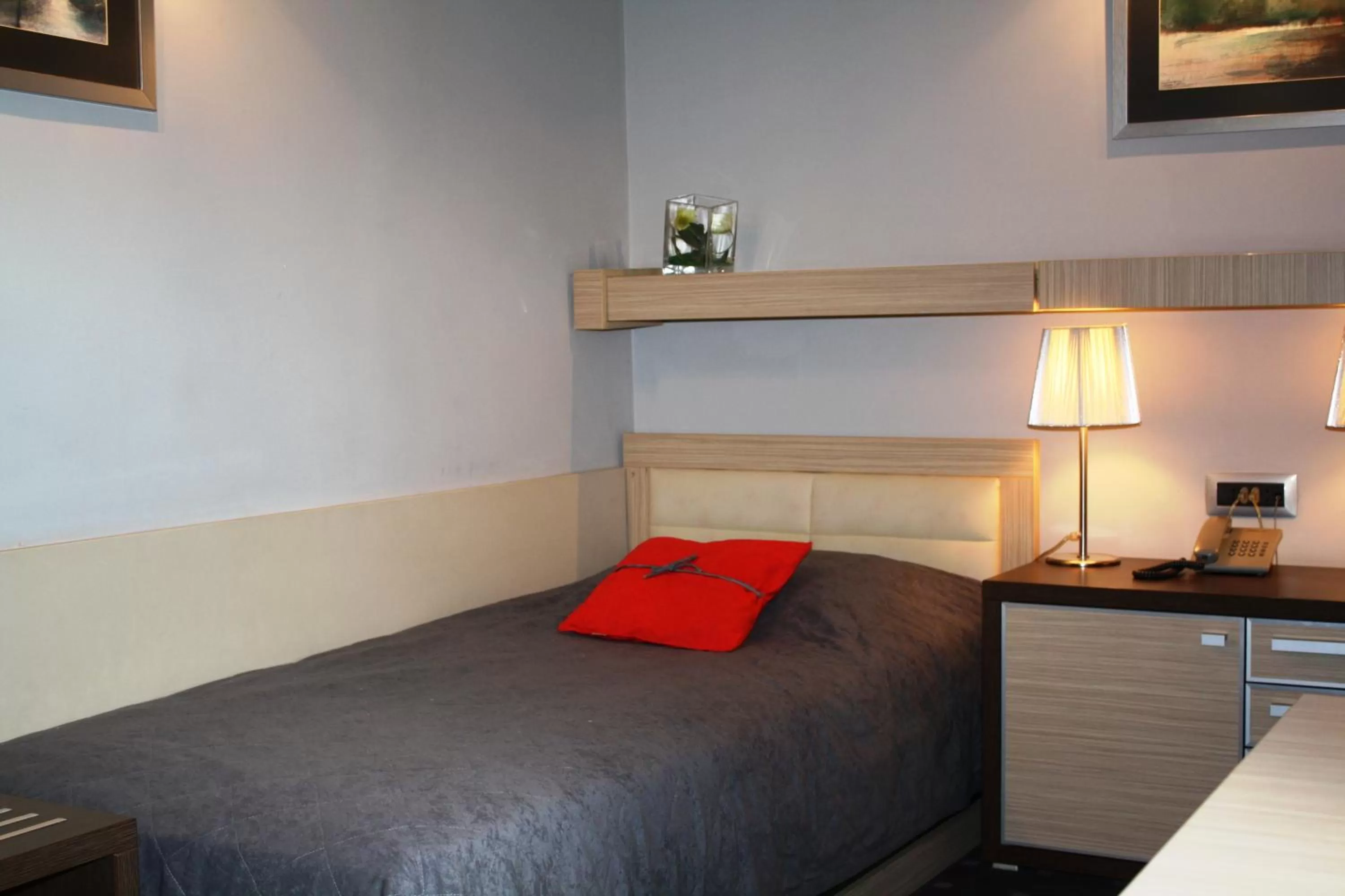 Bed in Garni Hotel Leopold I