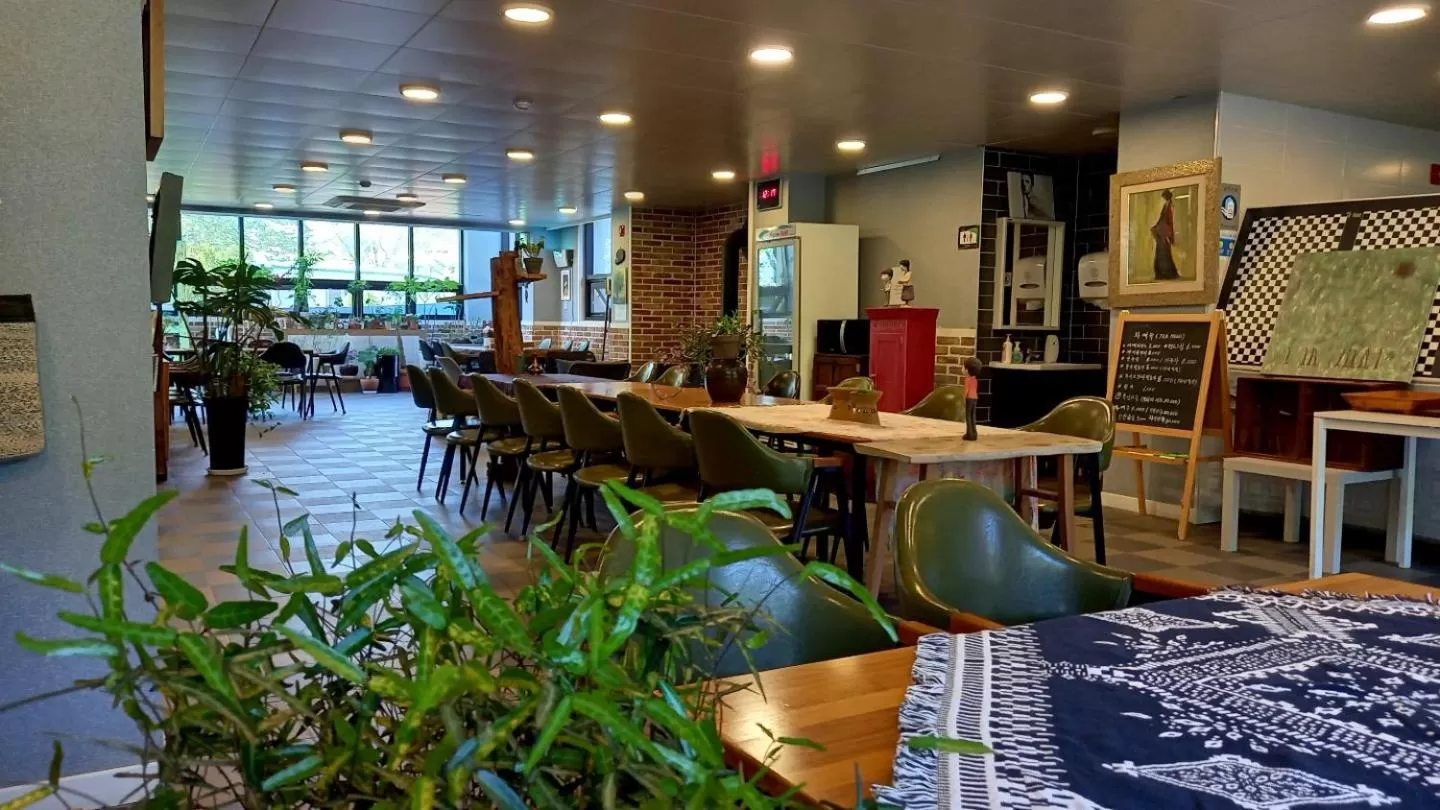 Lounge or bar, Restaurant/Places to Eat in Hotel Jirisan Haetsal