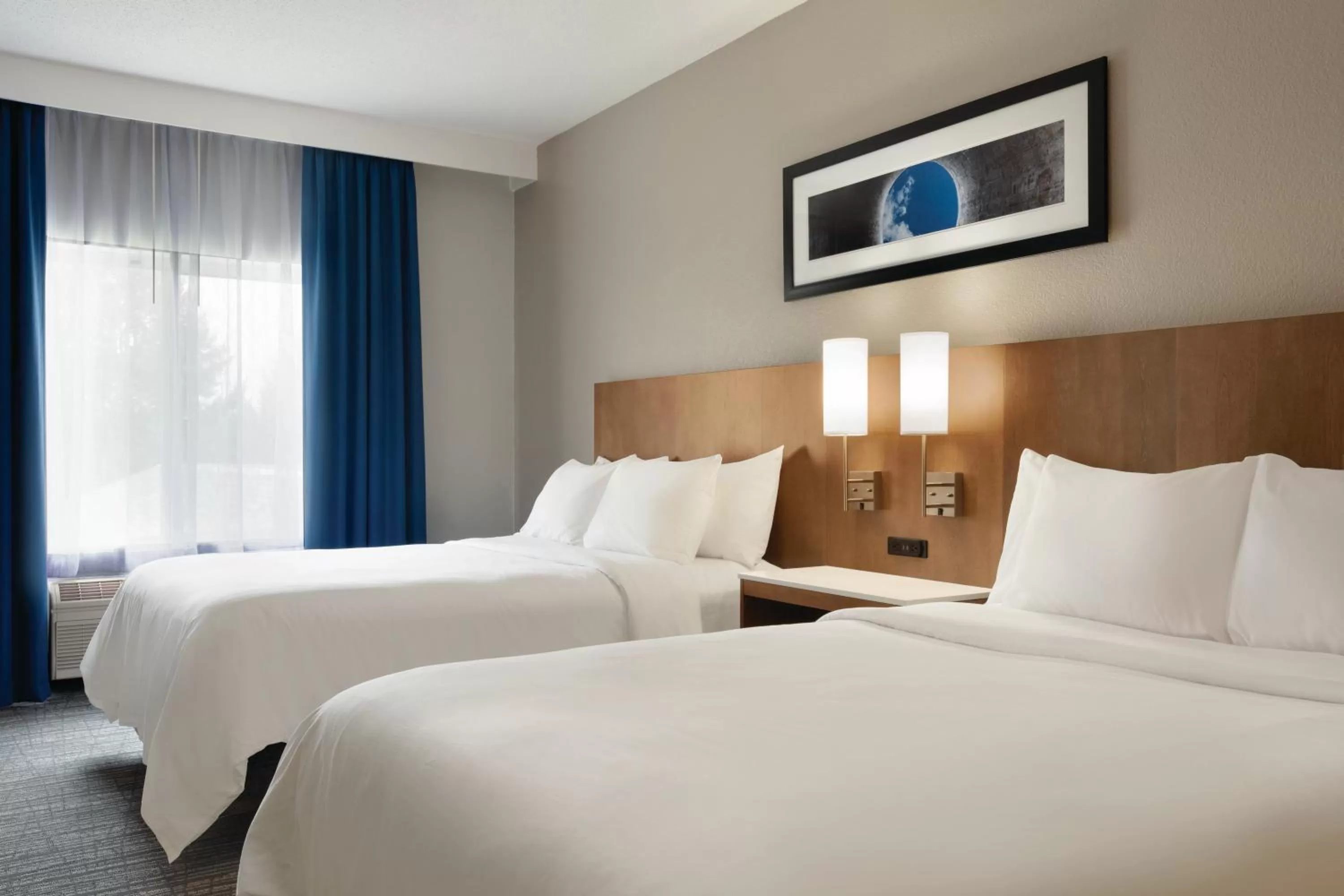 Bed in Radisson Hotel Ames Conference Center at ISU