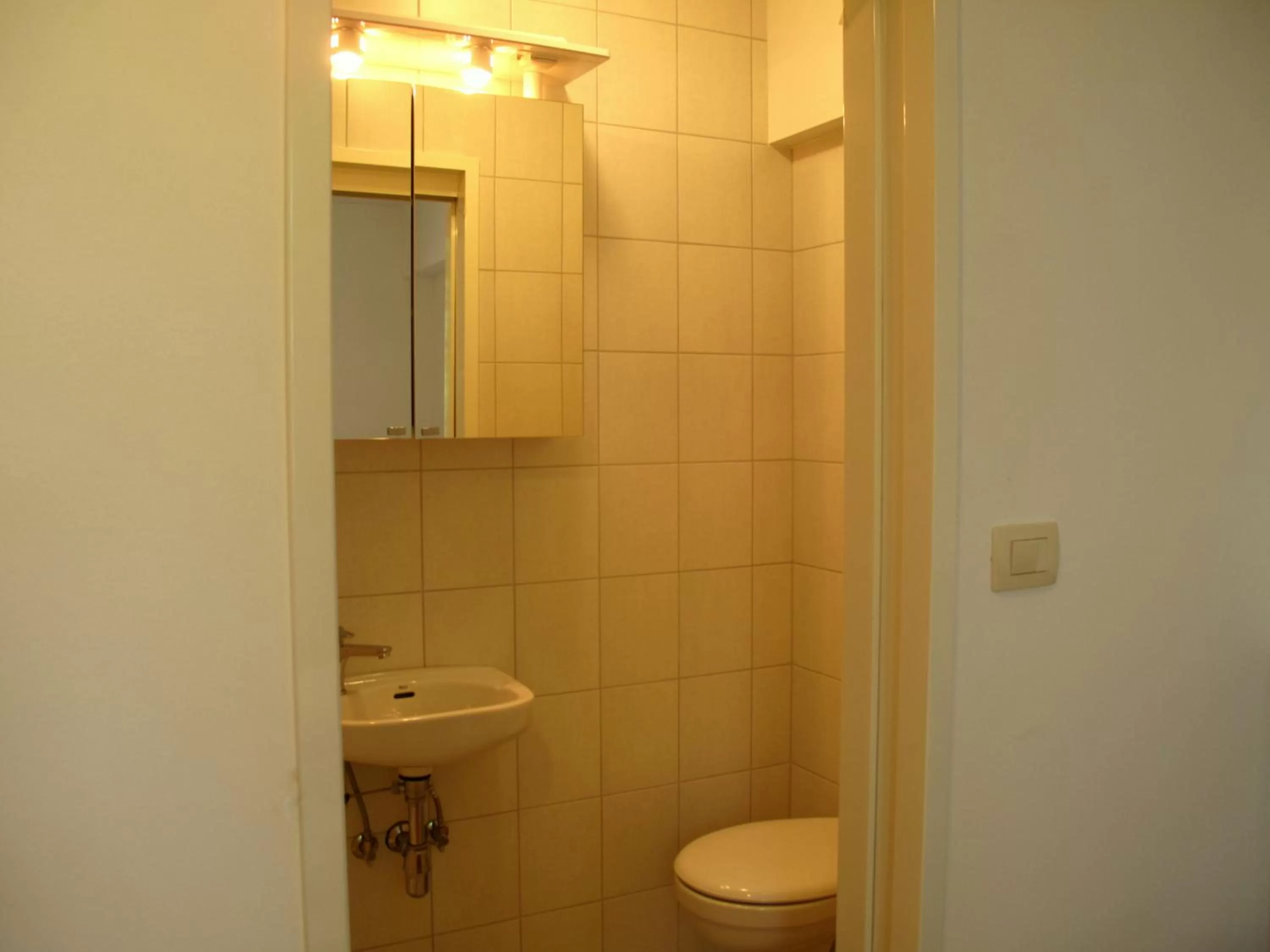 Double or Twin Room with Bathroom in B&B By The Way