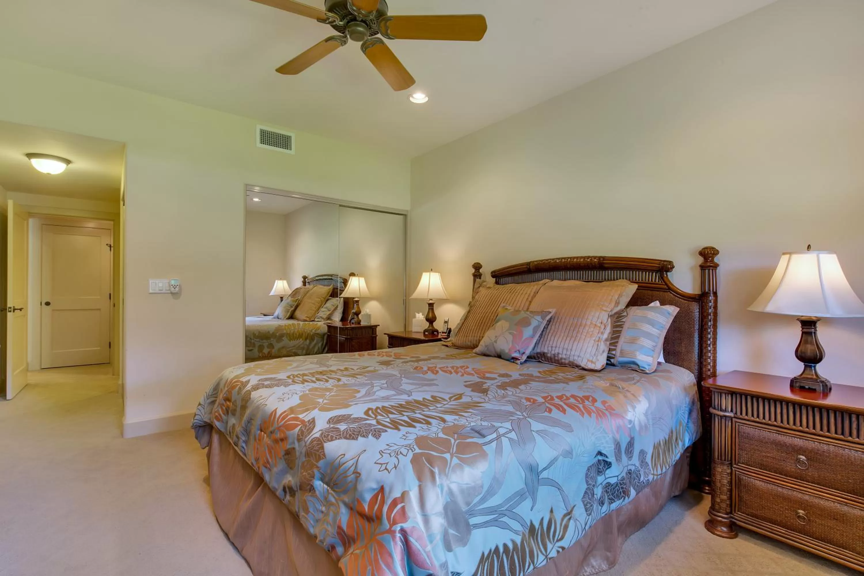 Bedroom, Bed in Castle Hali'i Kai at Waikoloa