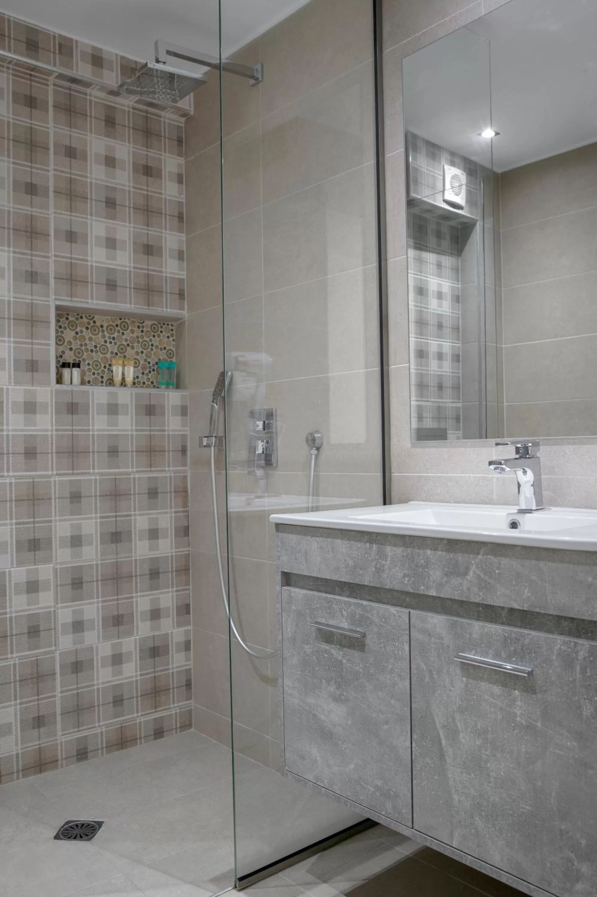 Shower in Athens Starlight Hotel