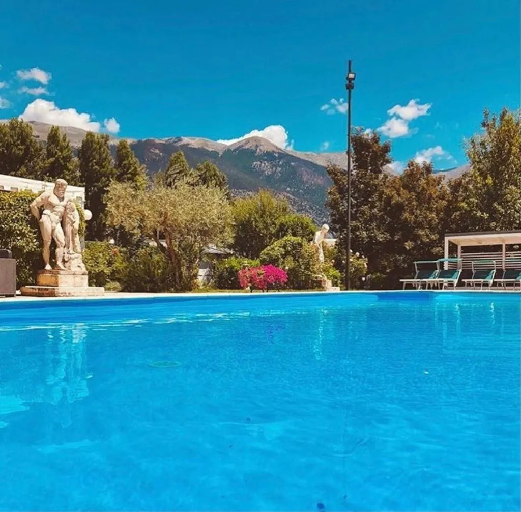 Swimming pool in Hotel Santacroce Meeting
