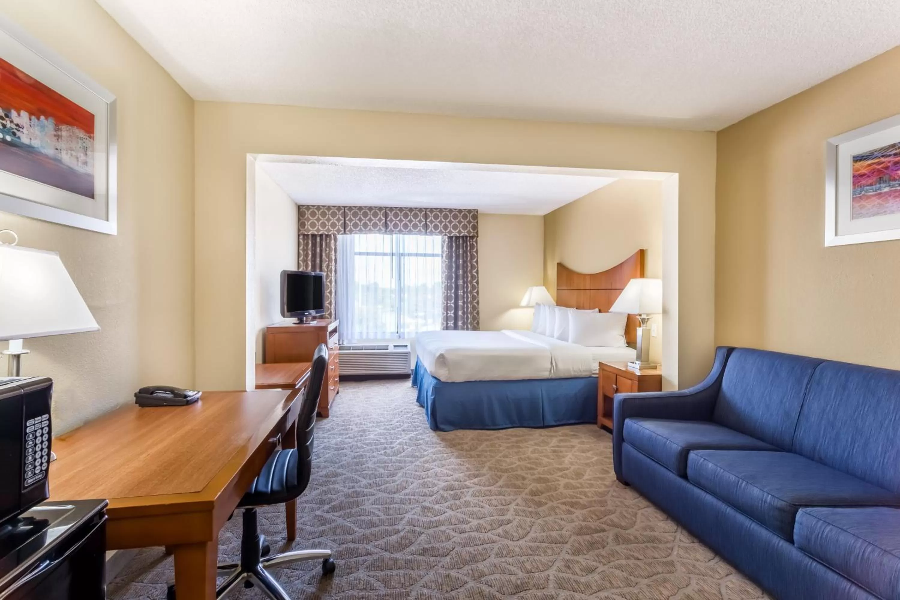 Bedroom, Bed in Wingate by Wyndham, Universal Studios - Free Theme Park Shuttle