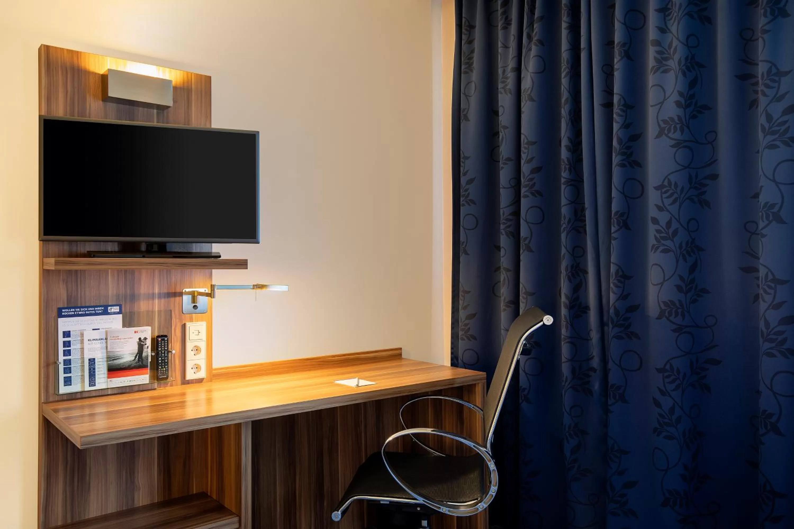 Business facilities in Holiday Inn Express Bremen Airport by IHG
