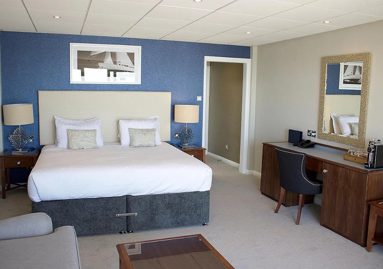 Bedroom, Bed in Sandbanks Hotel