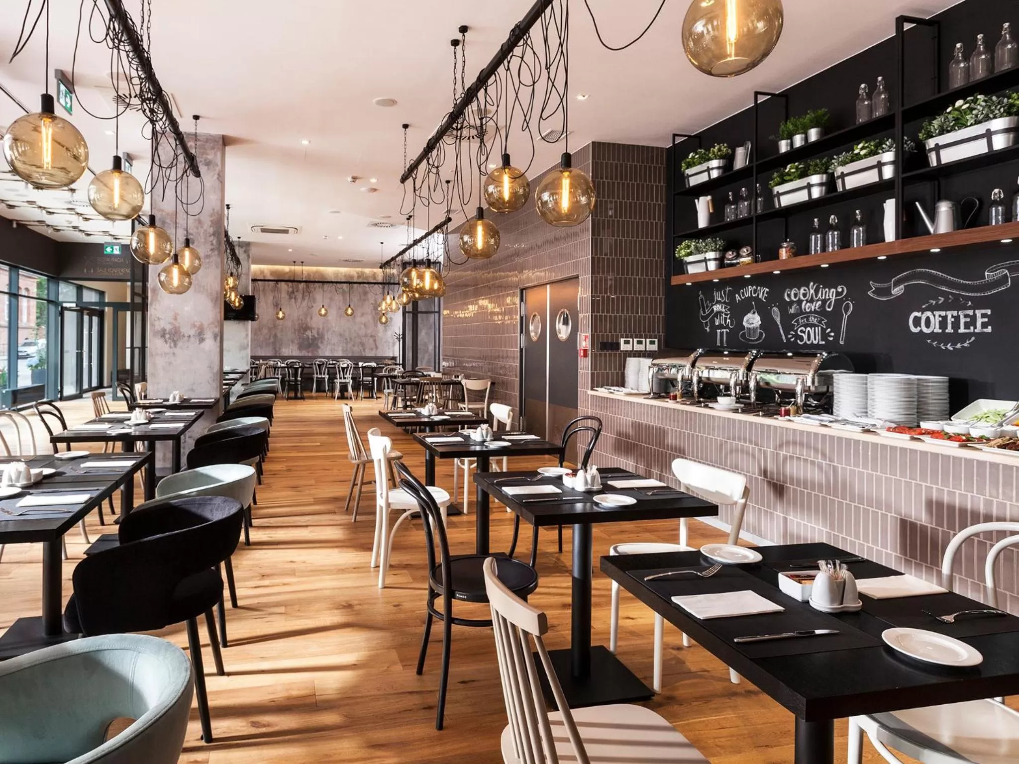 Restaurant/places to eat in Hotel Sadova