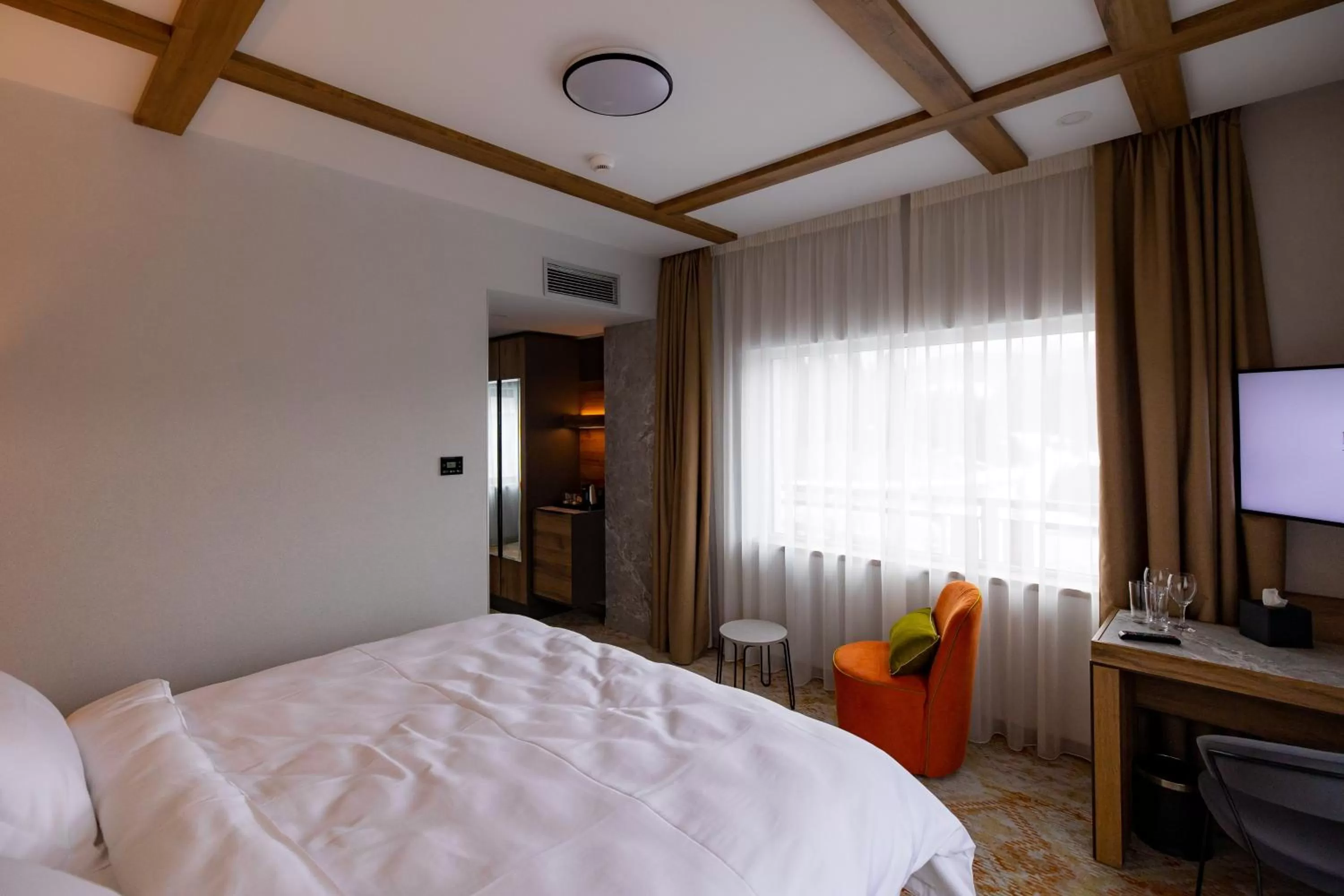 Photo of the whole room, Bed in Hotel Belmont & Spa