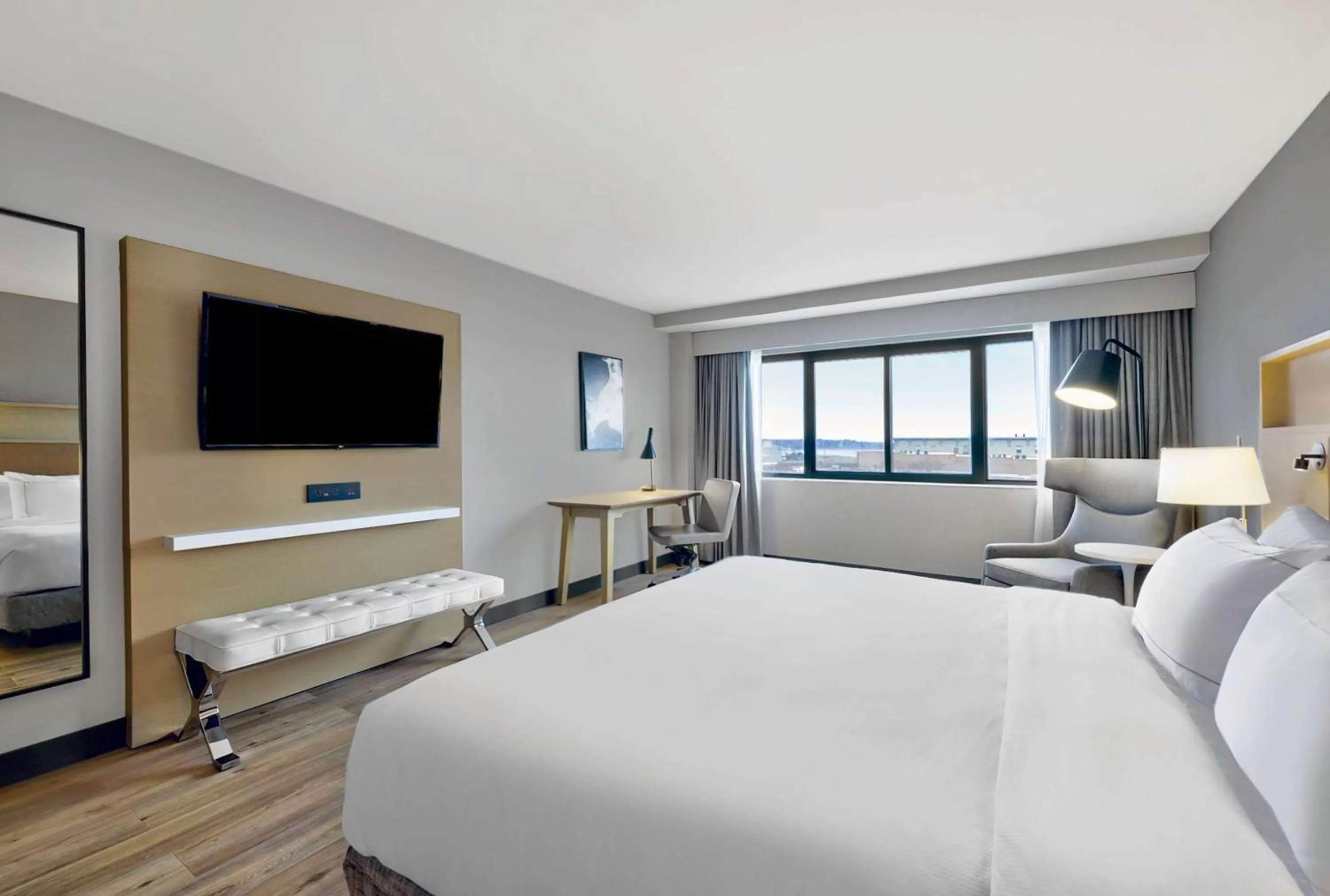 Bedroom, Bed in DoubleTree by Hilton Davenport