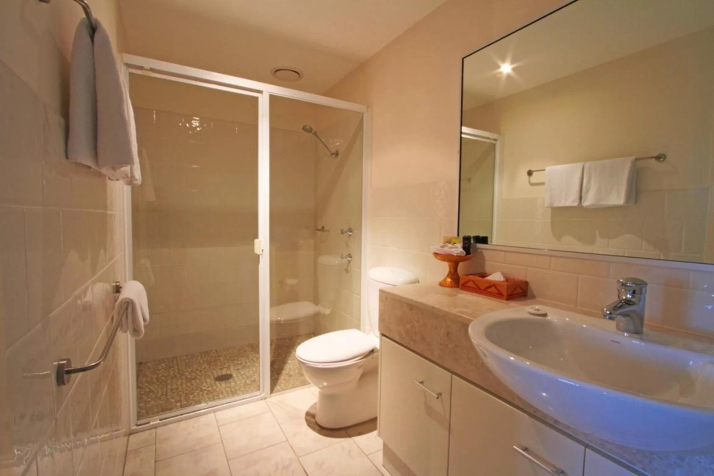 Bathroom in Riverside Holiday Apartments