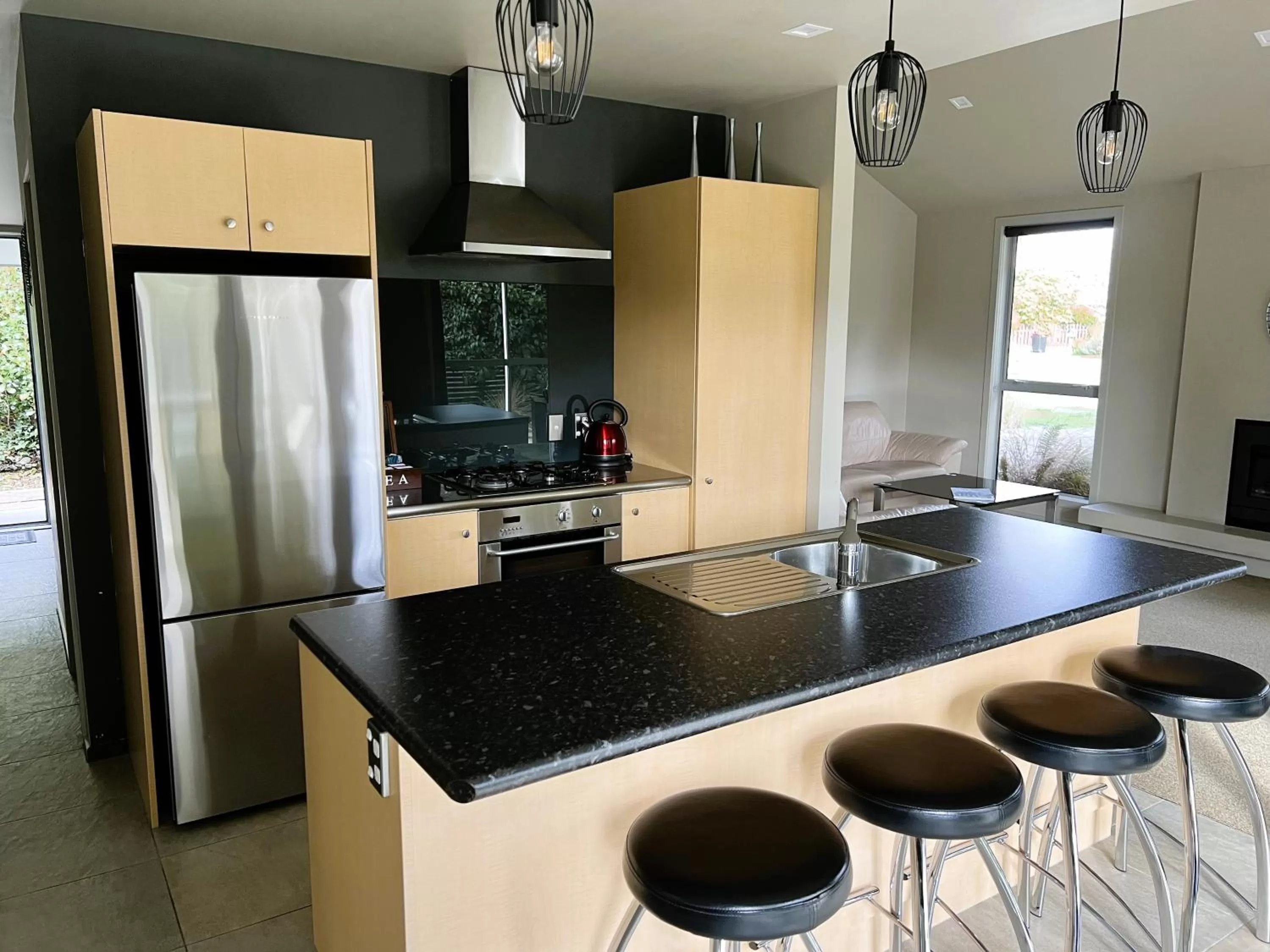 Kitchen or kitchenette in Fiordland Lakeview Motel and Apartments