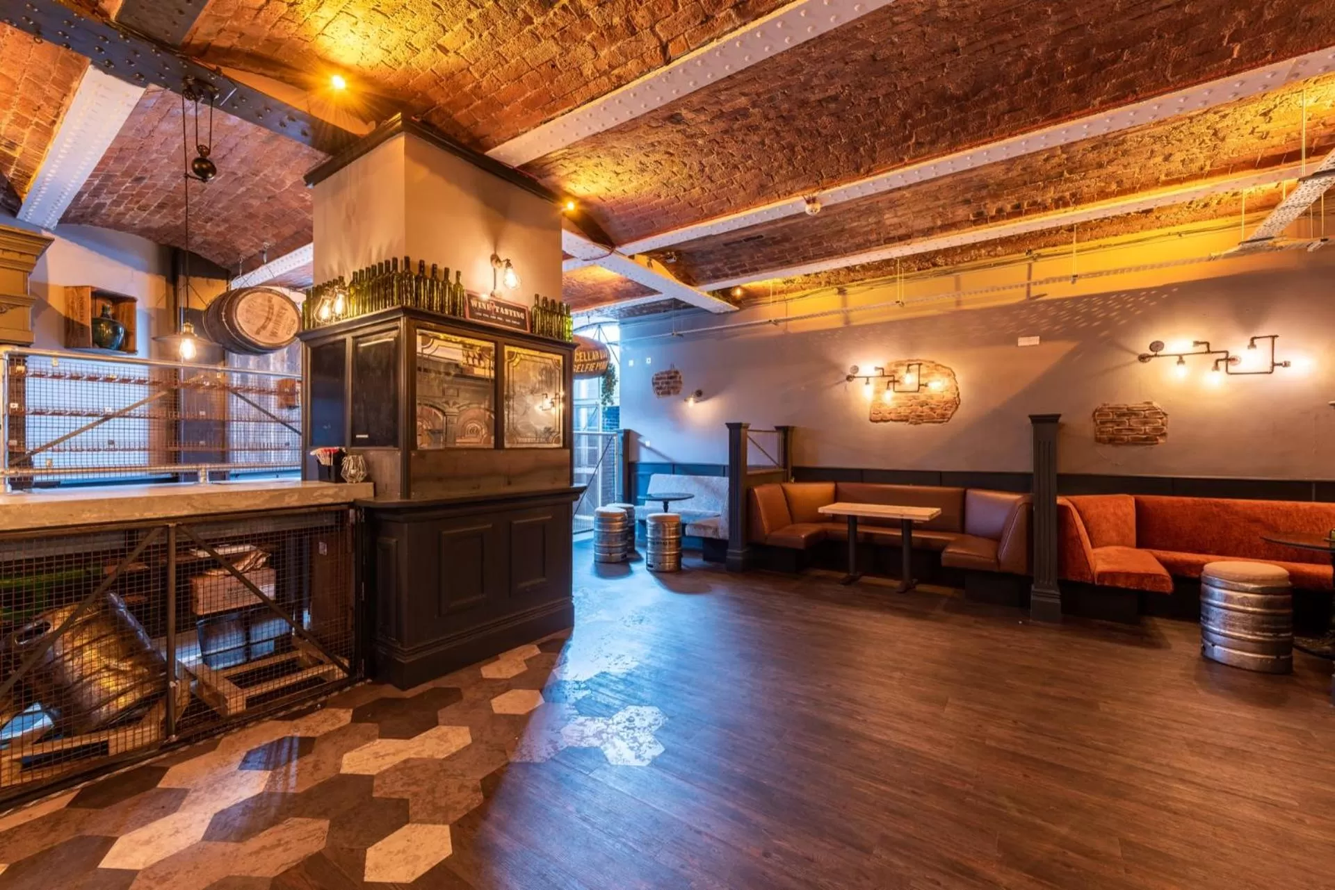 Nightclub / DJ in Novotel Cardiff Centre